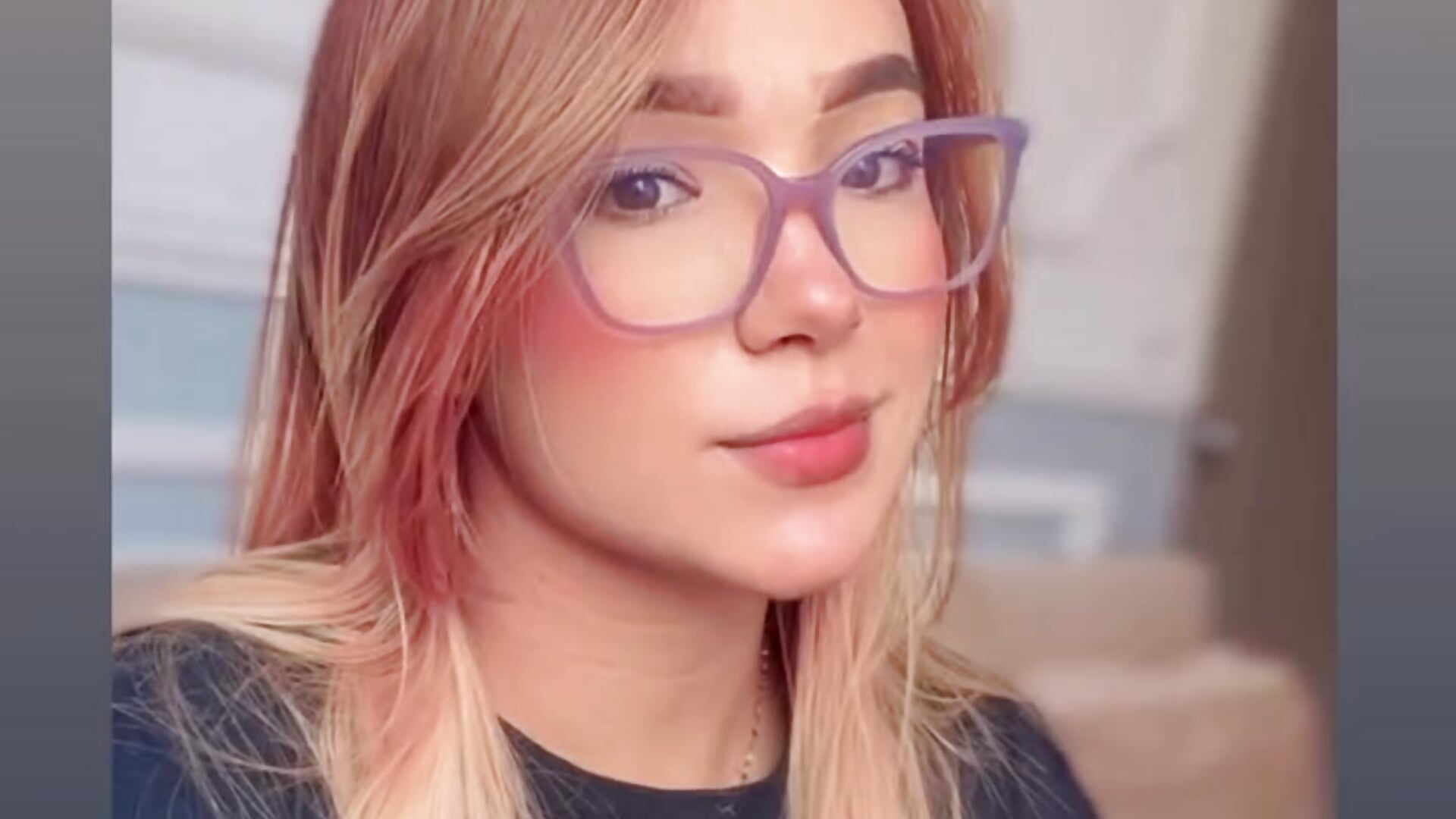 kis kiss - video by frehia_dimou cam model