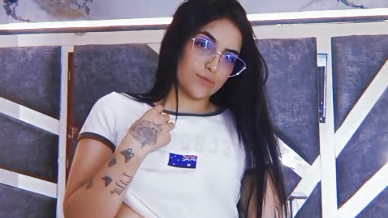 <3
