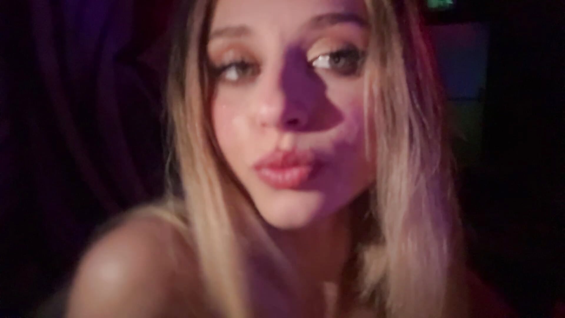 🥳 – video od webkamerové modelky BabyAnais