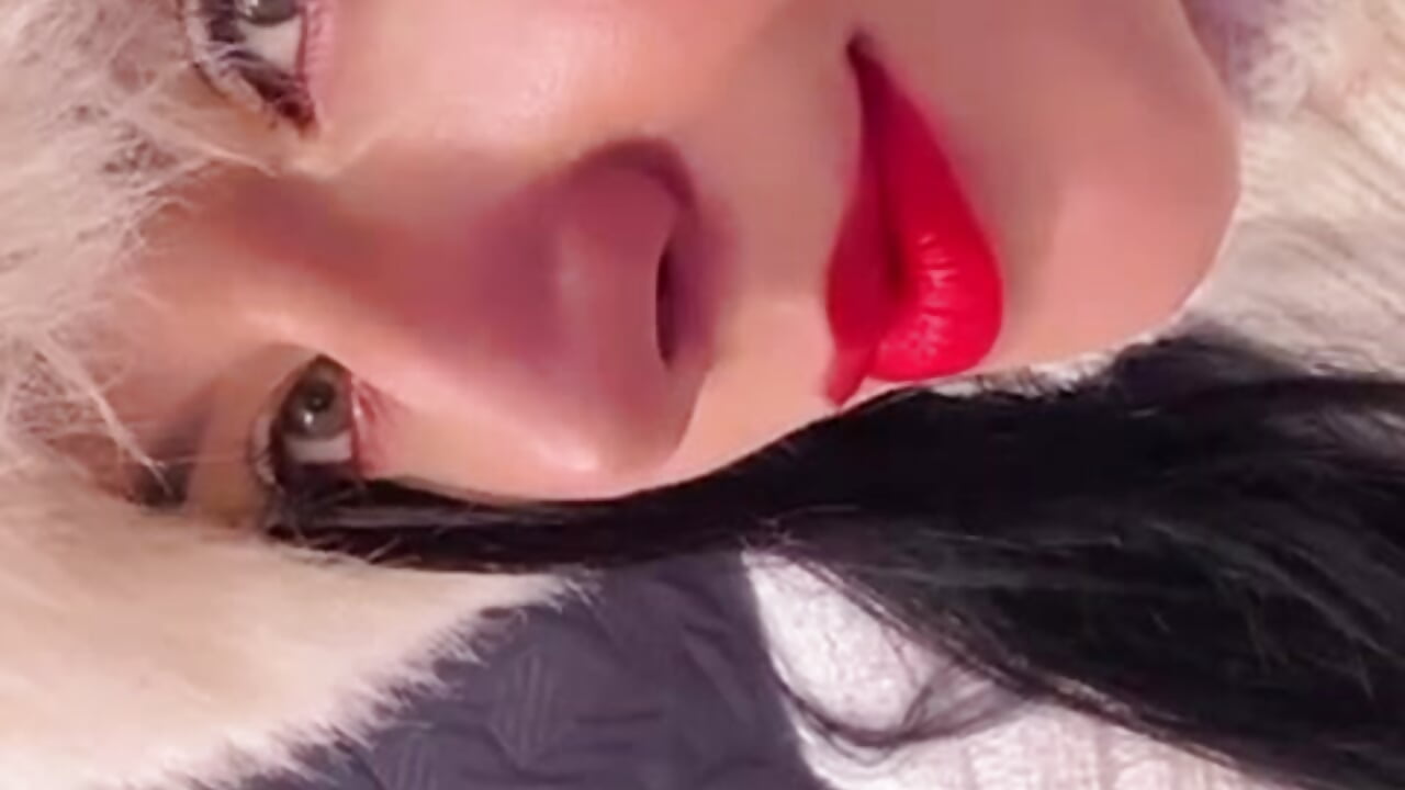 Great day is a Roxana in paris 💞 - video by RoxanaBorns_ cam model