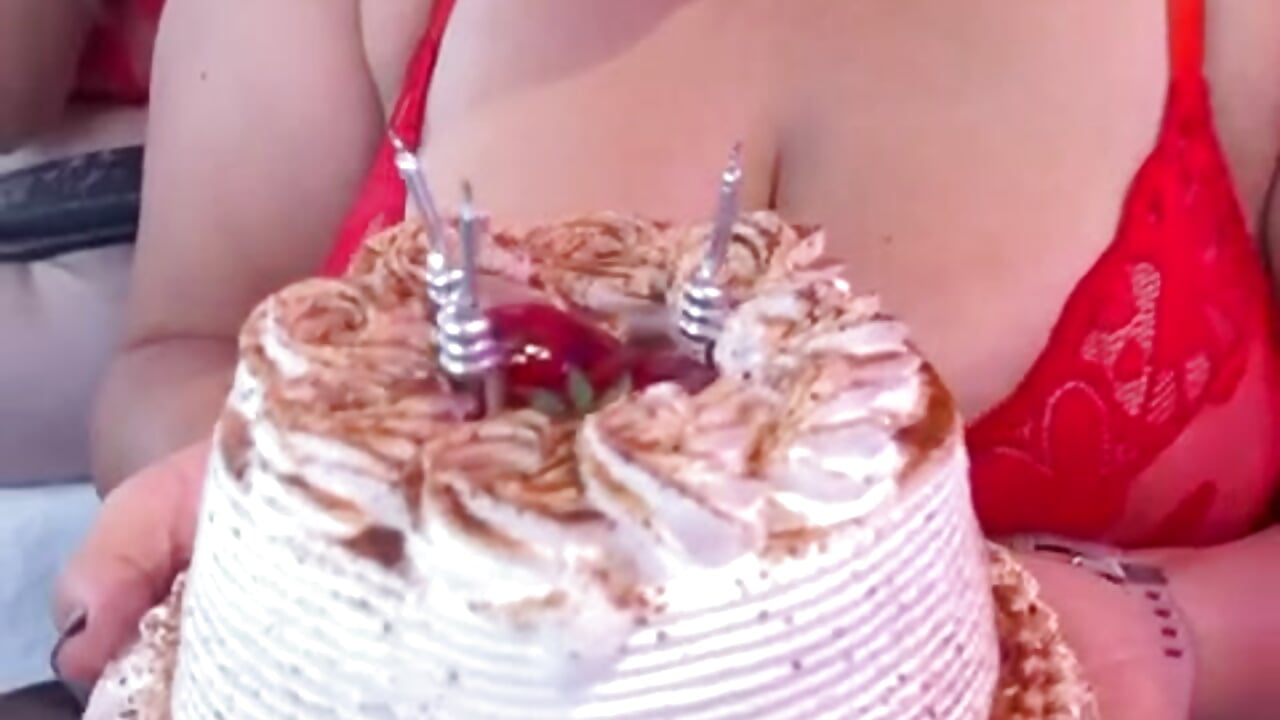 It's my birthday 🎂 - видео от уебкам модела Sussan__