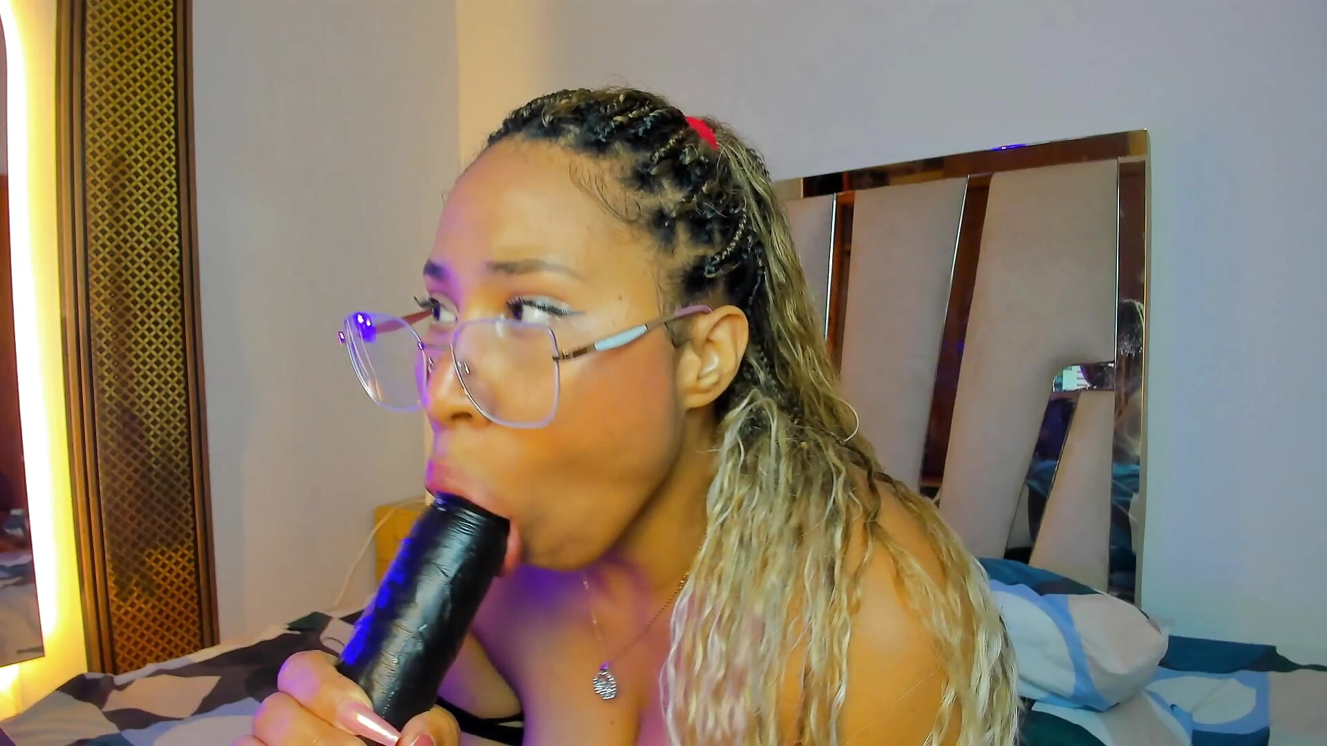 suck dildo - vidéo du modèle de showcams KarlieMoore