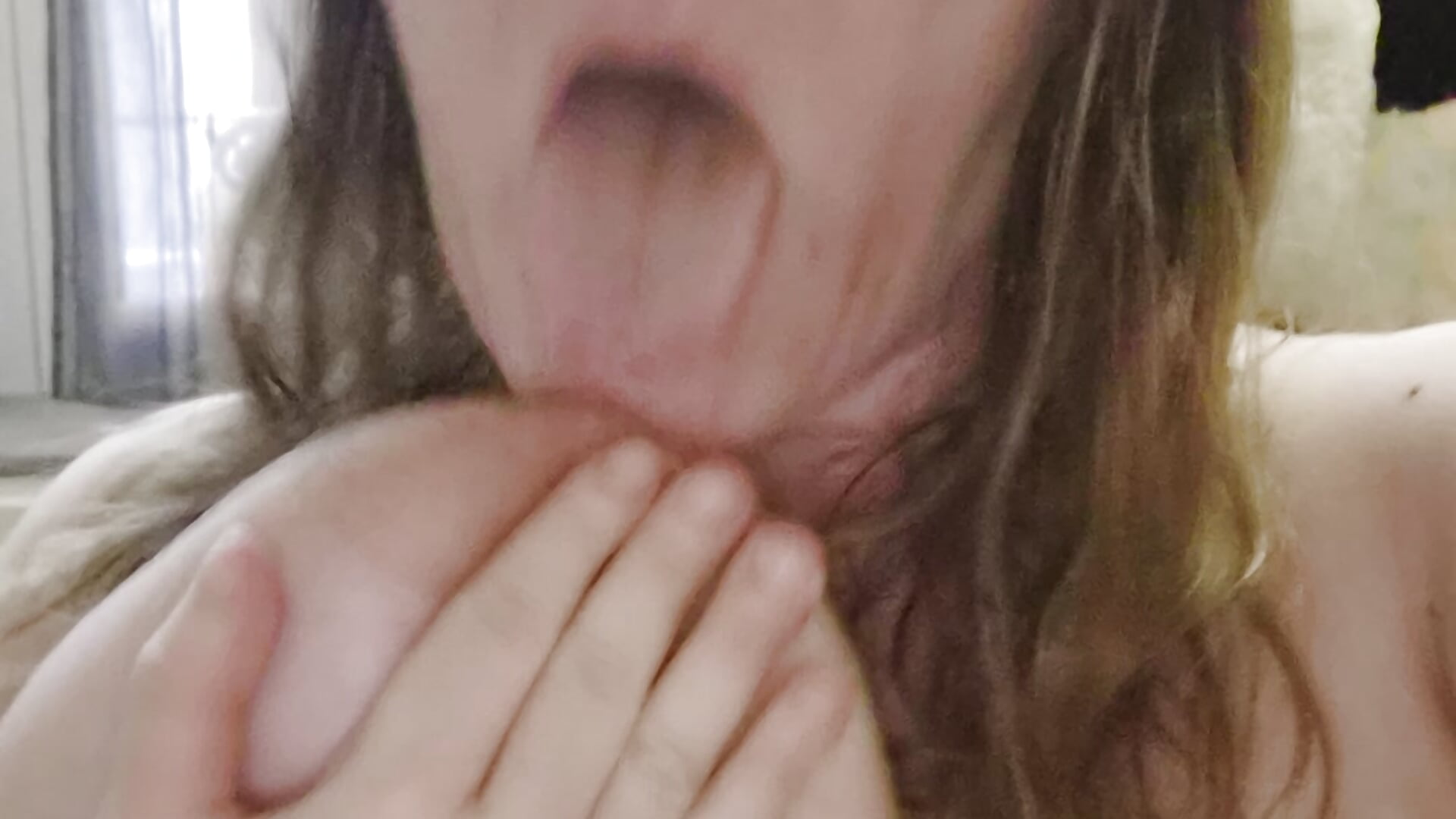 Zoom sur ma. Chatte mouiller et doigtage