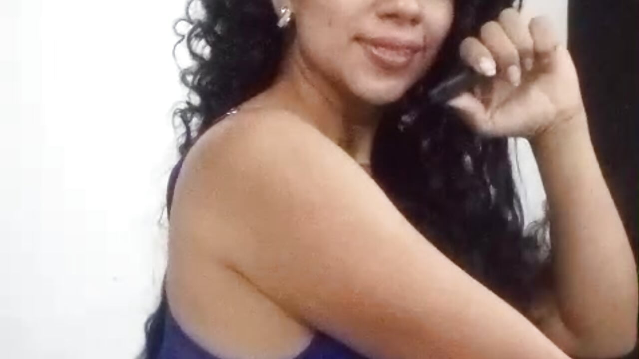 You imagine everything we could do in this chair– CataleyaRosee kameramodell videója