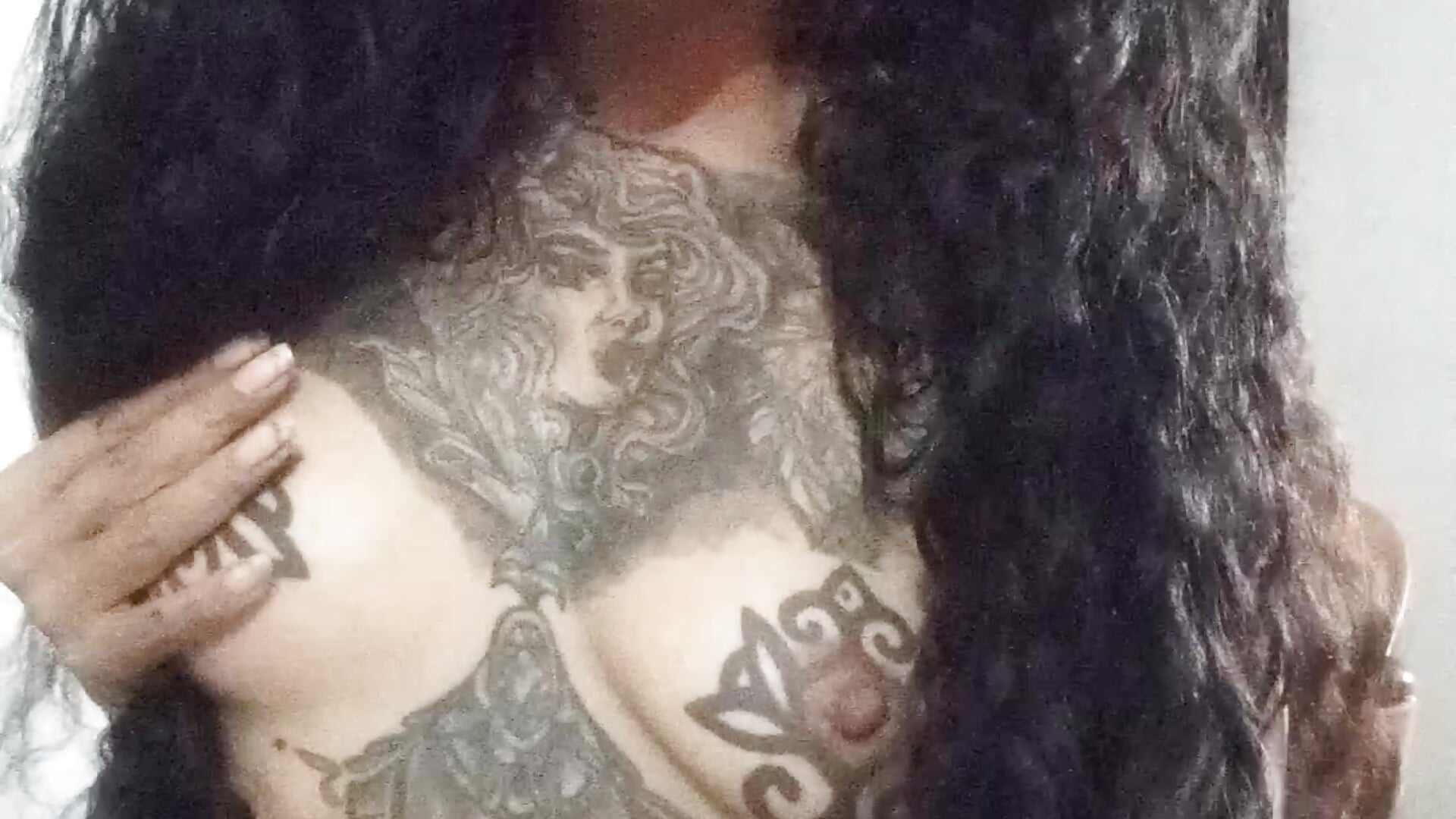 I'm not looking for attention ... I just want it to cost you to breathe a little.– CataleyaRosee kameramodell videója