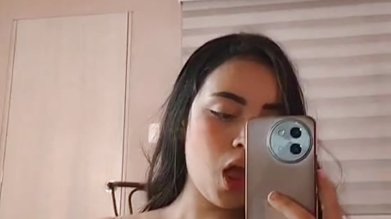 The forbidden always tastes better... do you want to try? - video di NickandAbby_ modella di cam