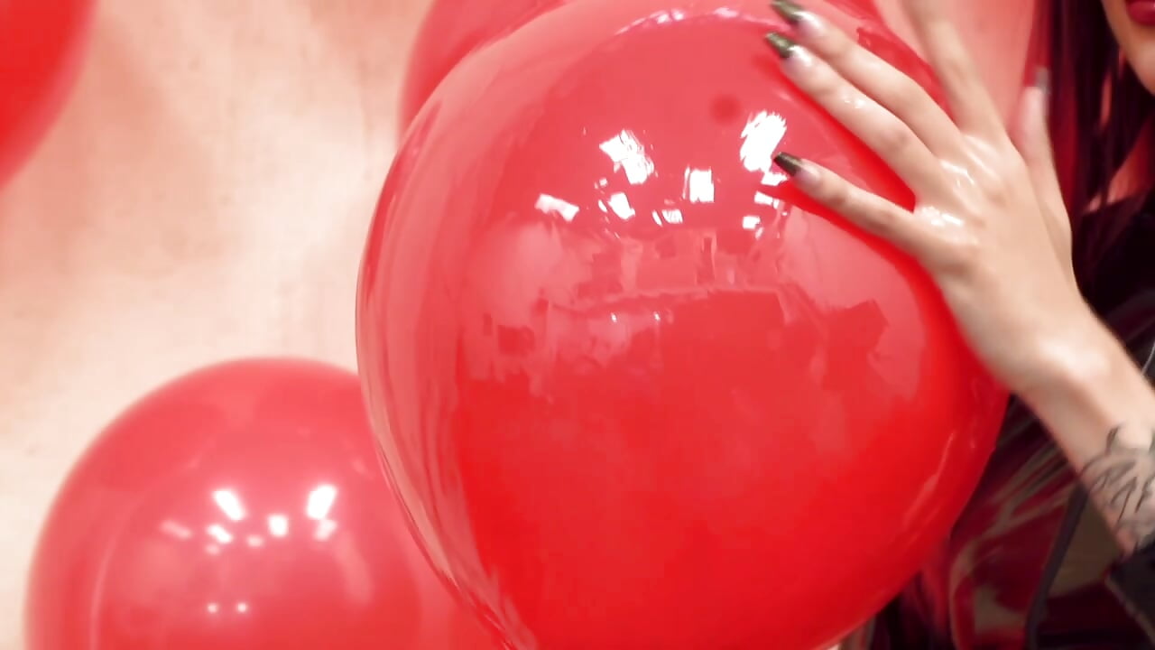 56e657c3-d575-45e1-8595-87dc9b2aae95 - video by HolyMariexxx cam model