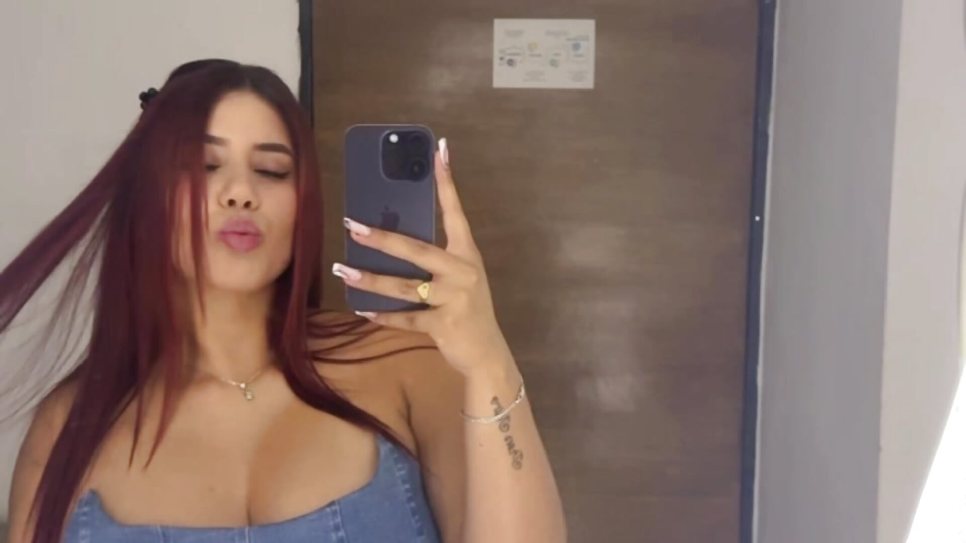 A kiss 💋 - vídeo de AngelinaDreams modelo de câmara