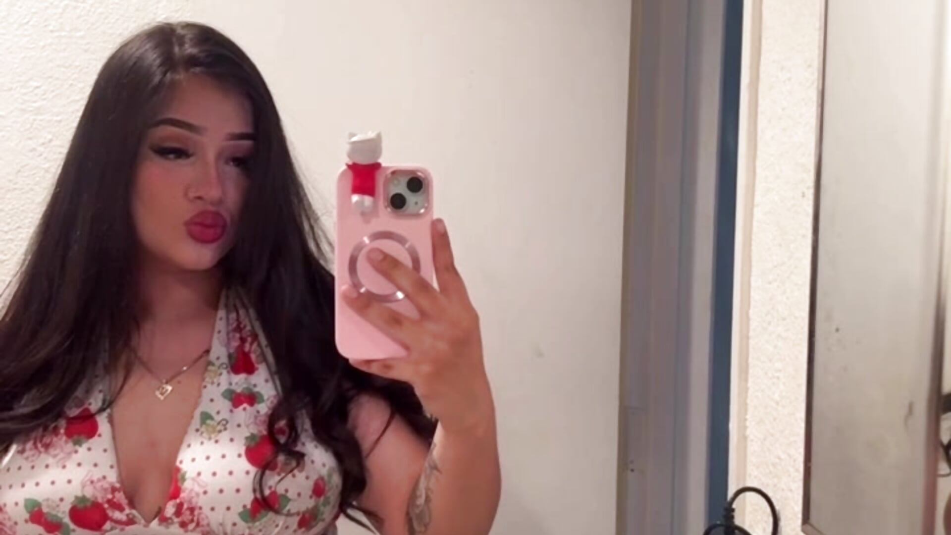 🍓🖤 - video by 8teenbby cam model