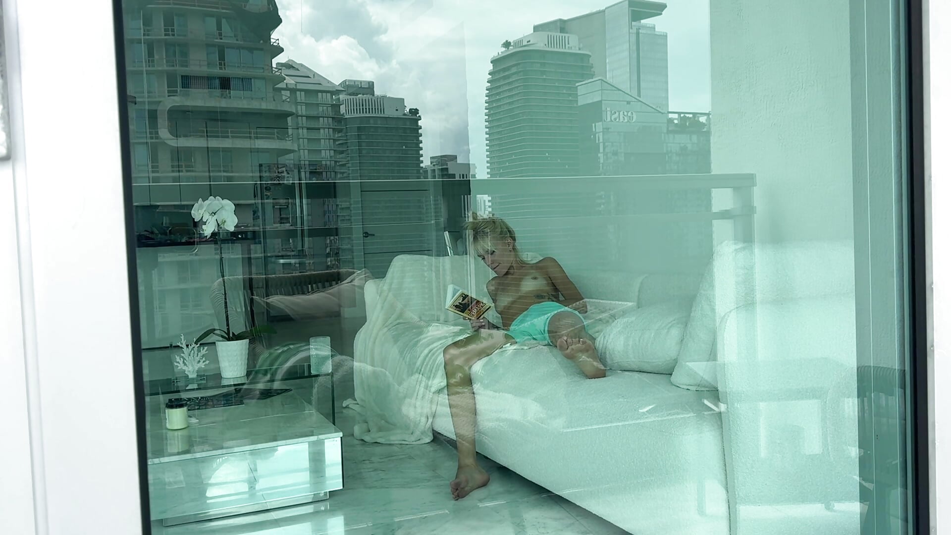 Naughty Neighbor POV 😈He Could See EVERYTHING from Across… - vídeo de la modelo de cam Ohbabykelly