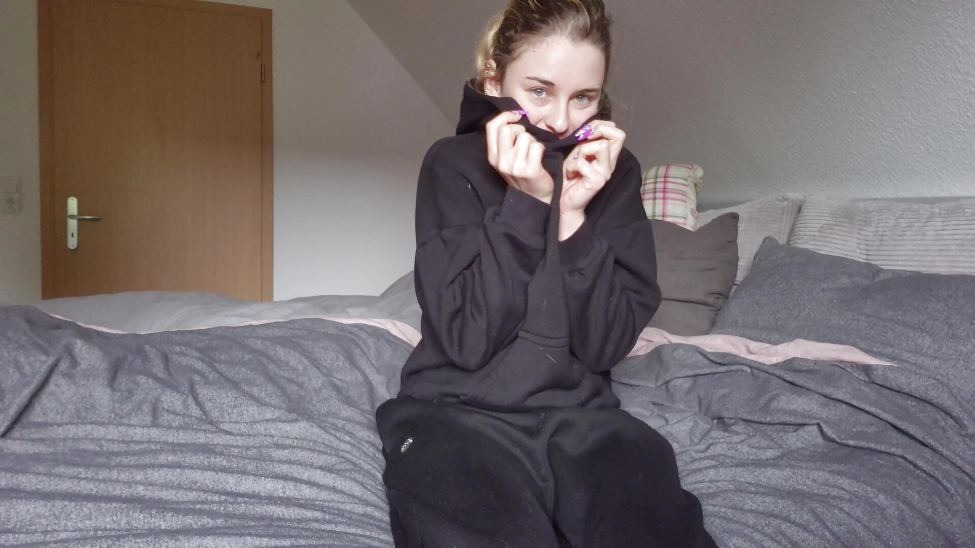 Mein erstes Mal Nackt vor der Kamera - Video von Melly4You Cam-Model