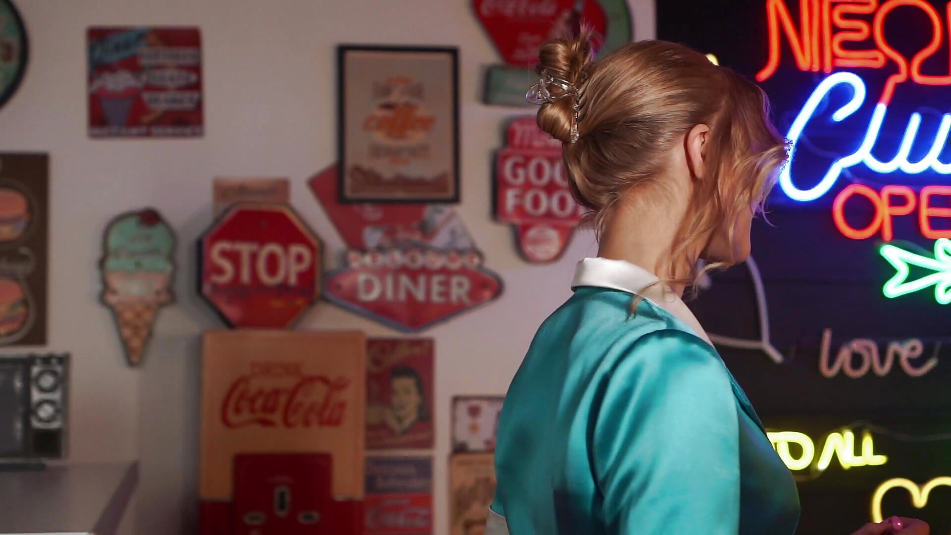 𝘐 𝘢𝘮 𝘳𝘦𝘢𝘥𝘺 𝘵𝘰 𝘴𝘦𝘳𝘷𝘦 𝘺𝘰𝘶 - video by 4example_Chloe cam model