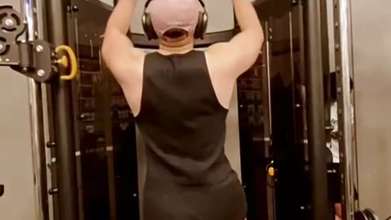 working at the gym for u - video by Maximo_Wolff cam model