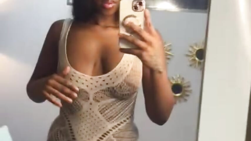 White🤍 - video oleh Emaaa-curvyy kamera model