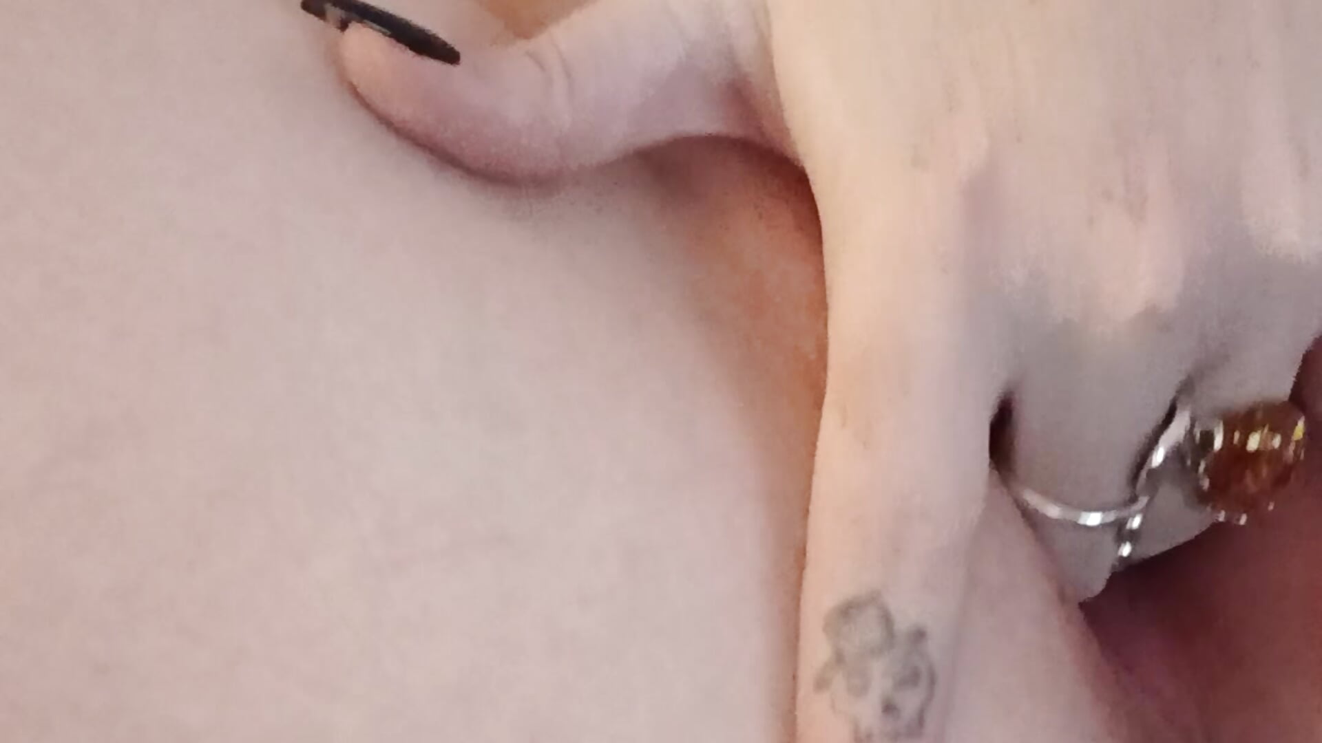 Peekaboo. 😘 – видео вебкам-модели Lilith_LeStrange666