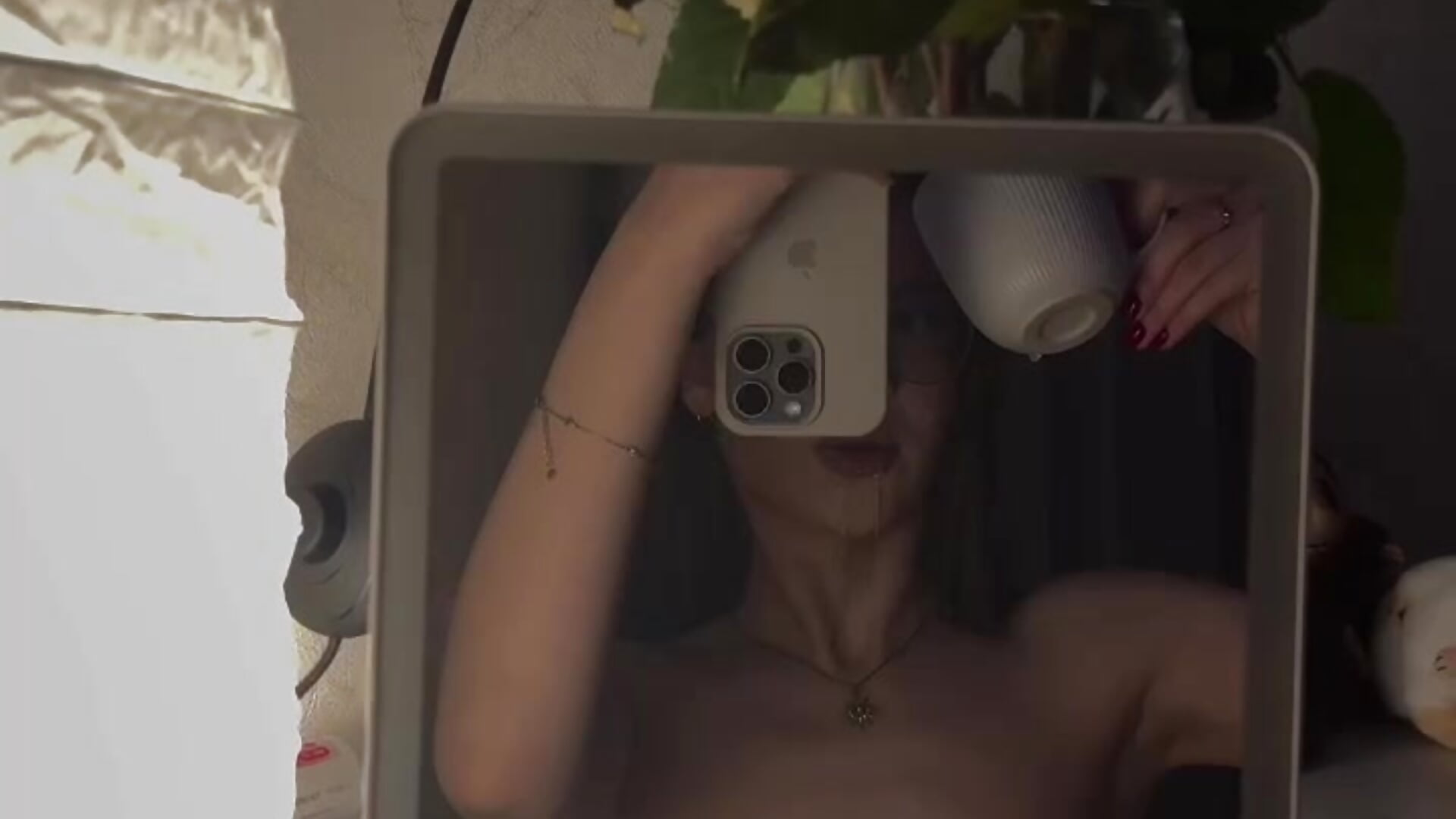 Little game with a mirror😳 - video by BeatrixCharton cam model