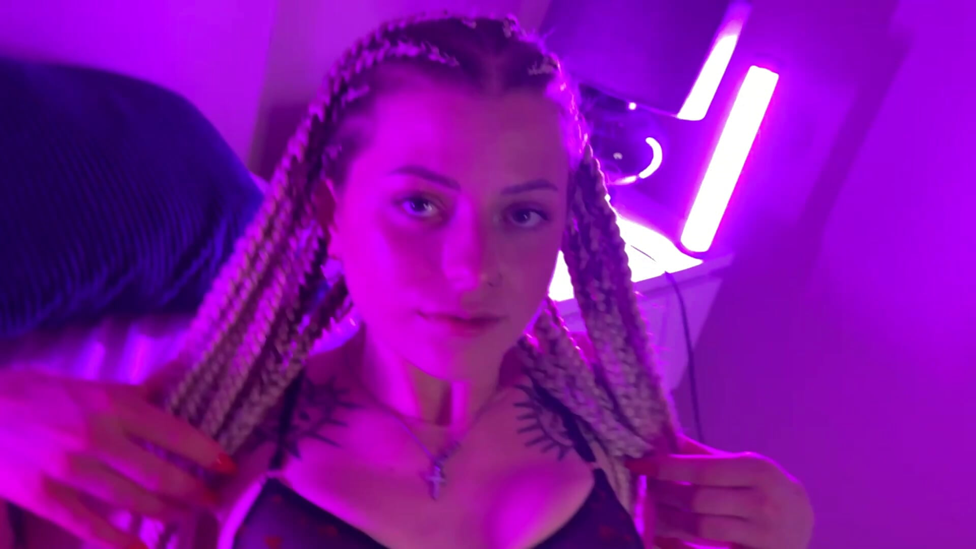 Slow seduction - video của người mẫu cam Naomi_Urban