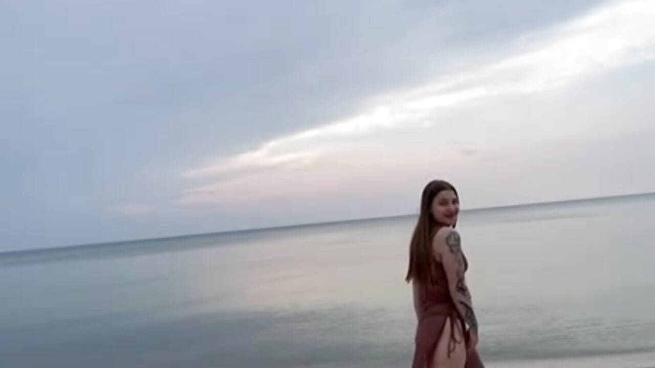 А walk by the sea - video by Miley_and_Michael cam model
