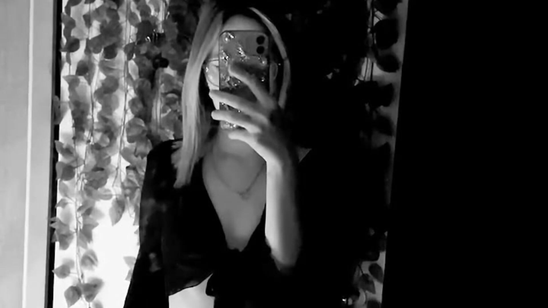 🔞 Naughty Ellie's waiting for you 🔞