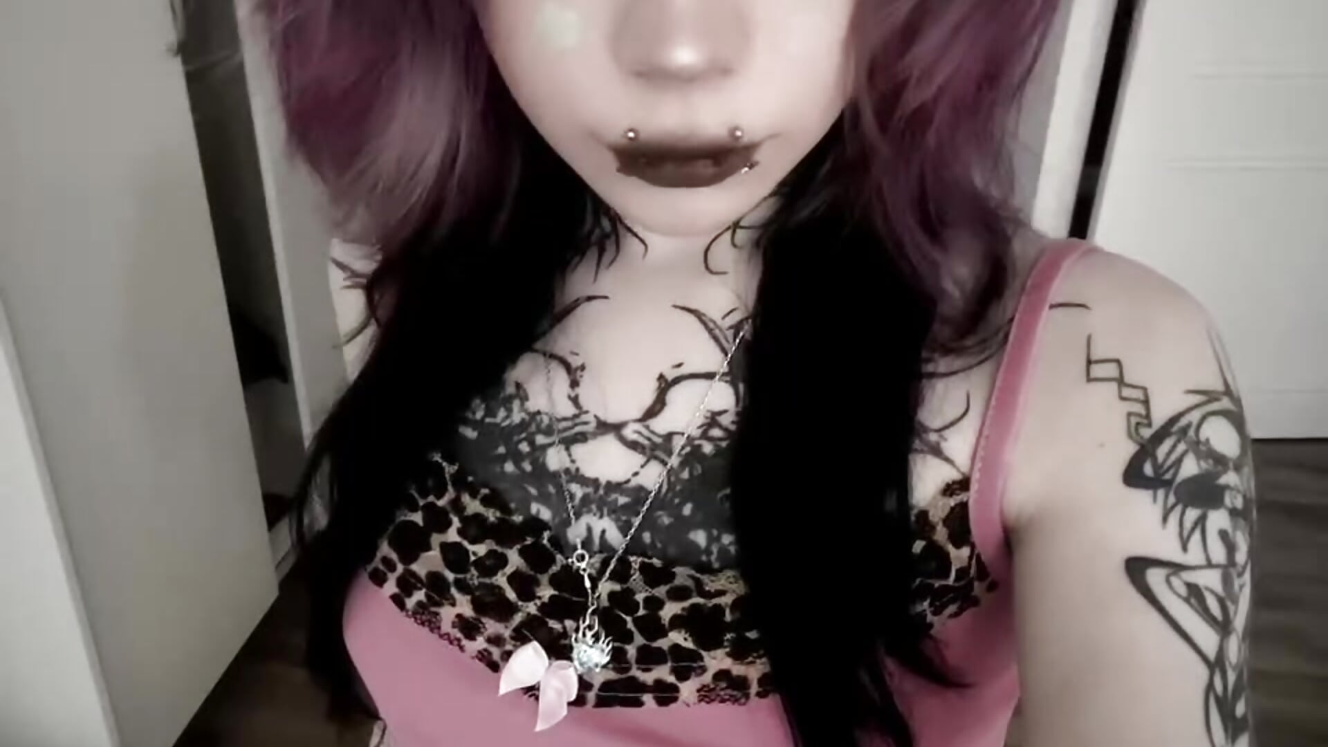 𝘧𝘦𝘦𝘭𝘪𝘯𝘨 𝘤𝘰𝘭𝘥? - vídeo de Lollyshy modelo de câmara