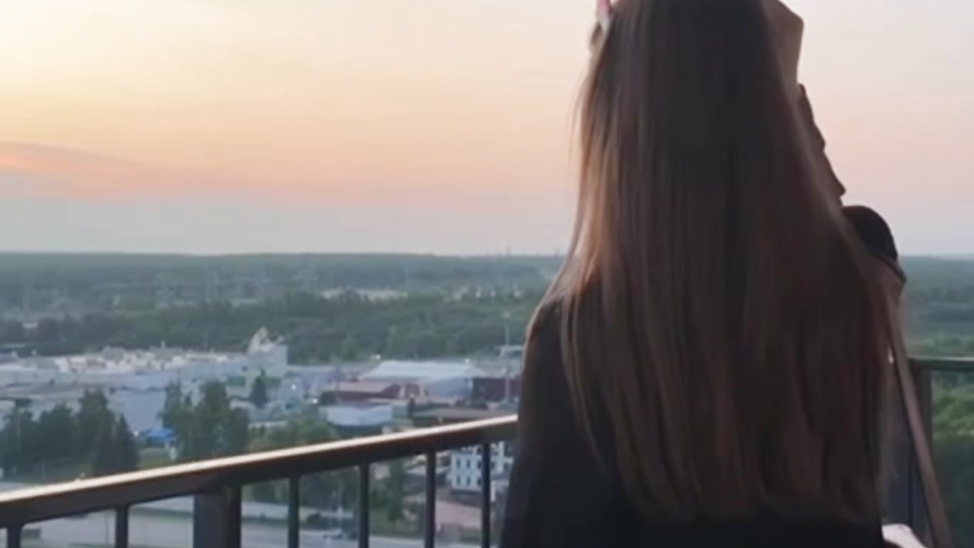 meow — filmik EthalFlowers, modela(-lki) na kamerkach