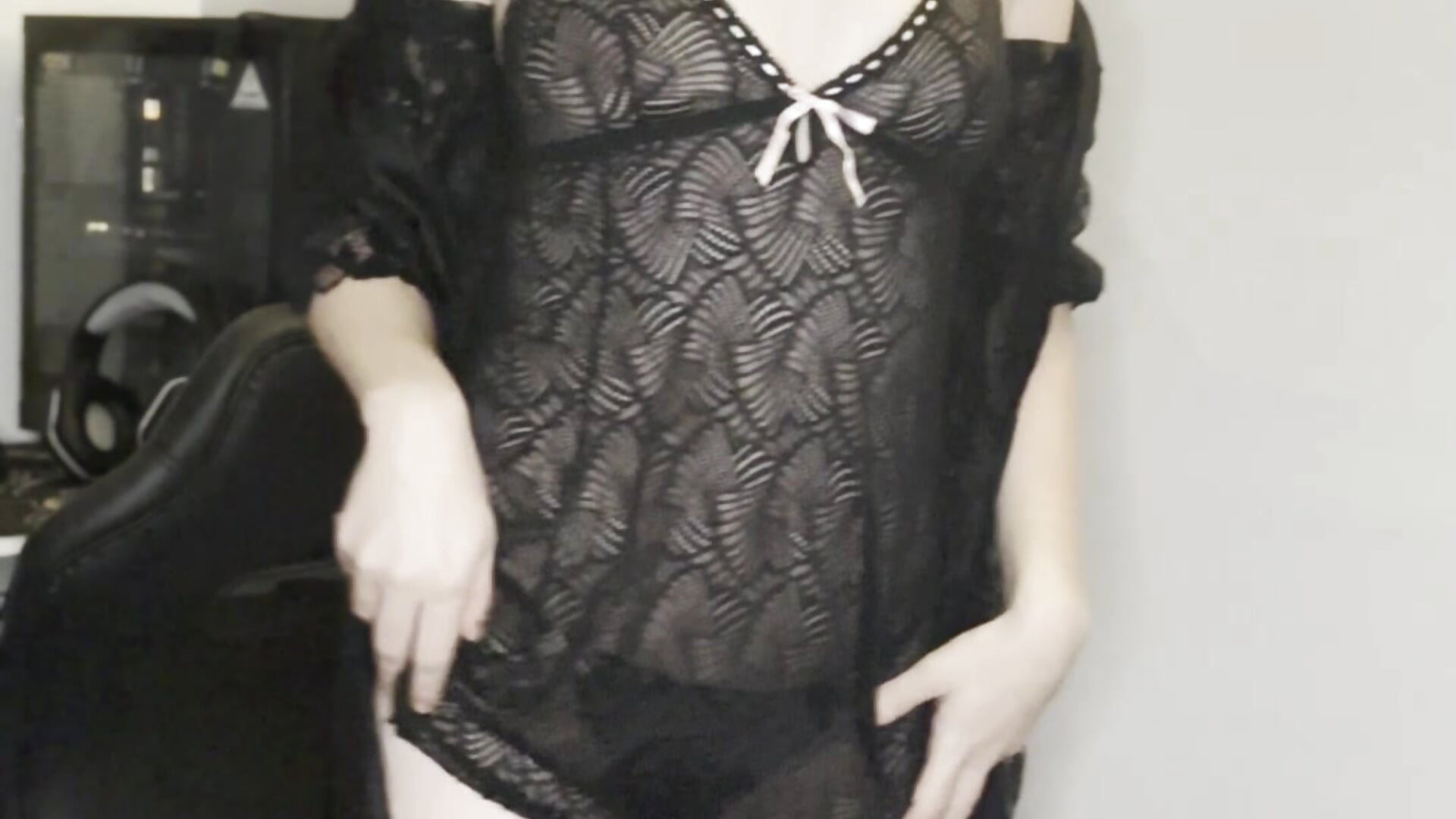 😈 - video by NaughtyLittleLouise cam model