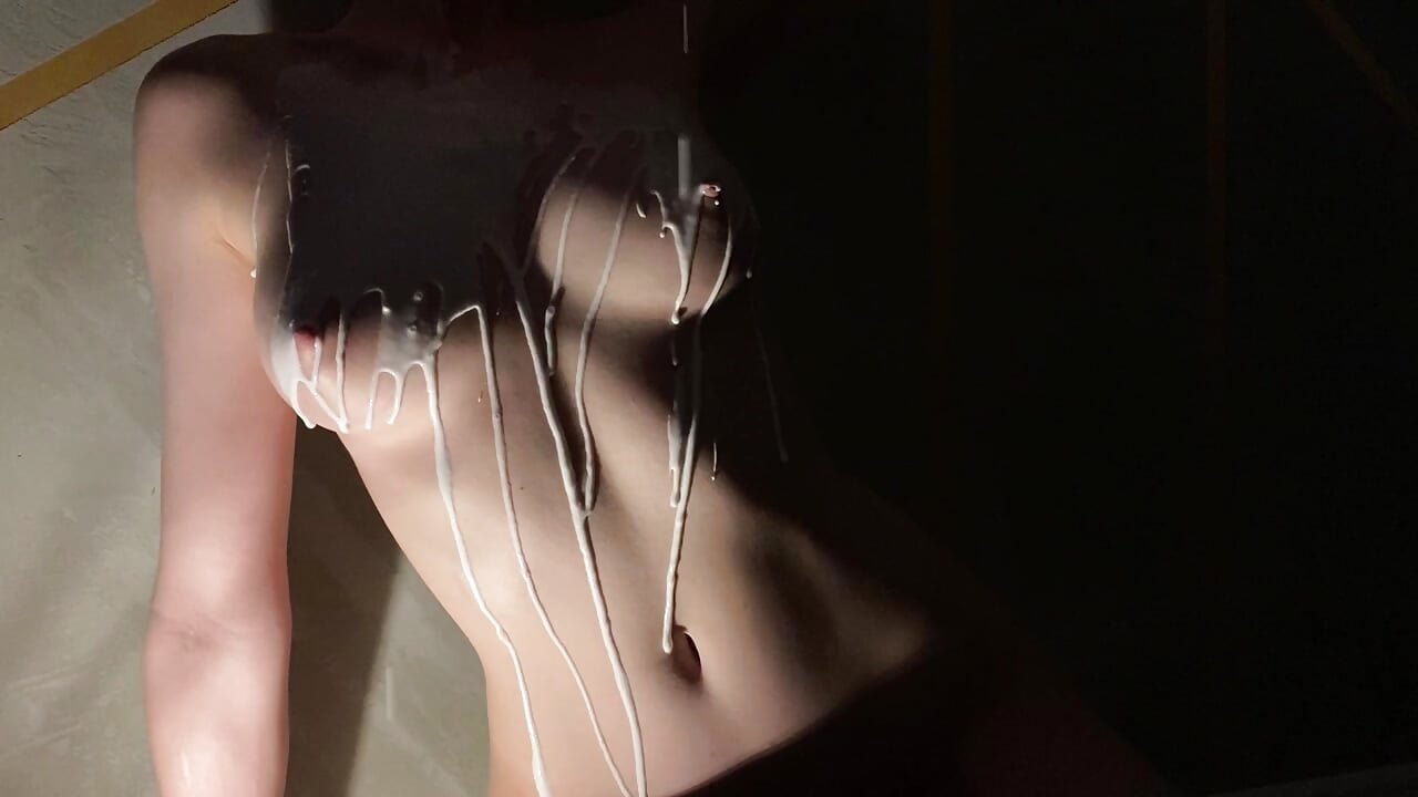 Milk on my beautiful body* – video af _Golden_Fish