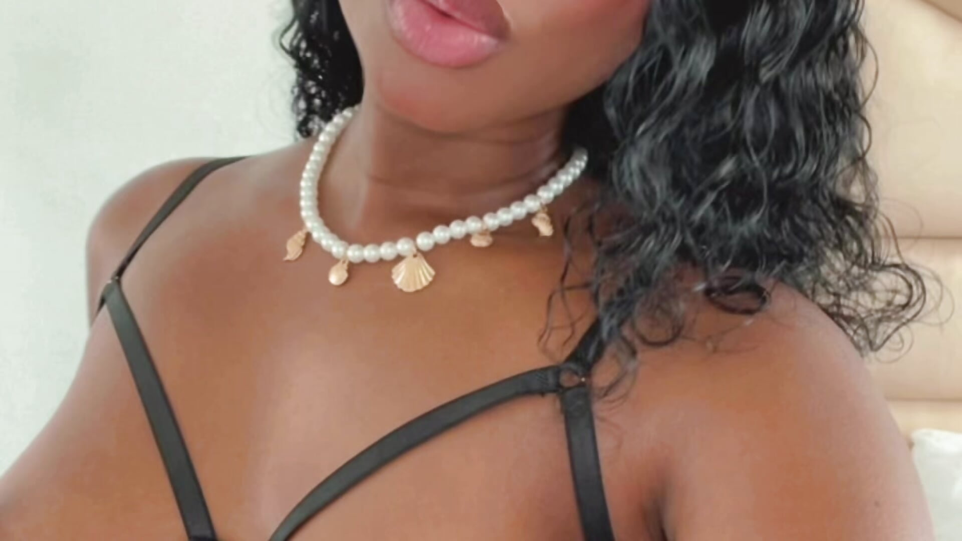 TOPLESS 🥥🥥 - فيديو من alisonn_moon موديل الكام