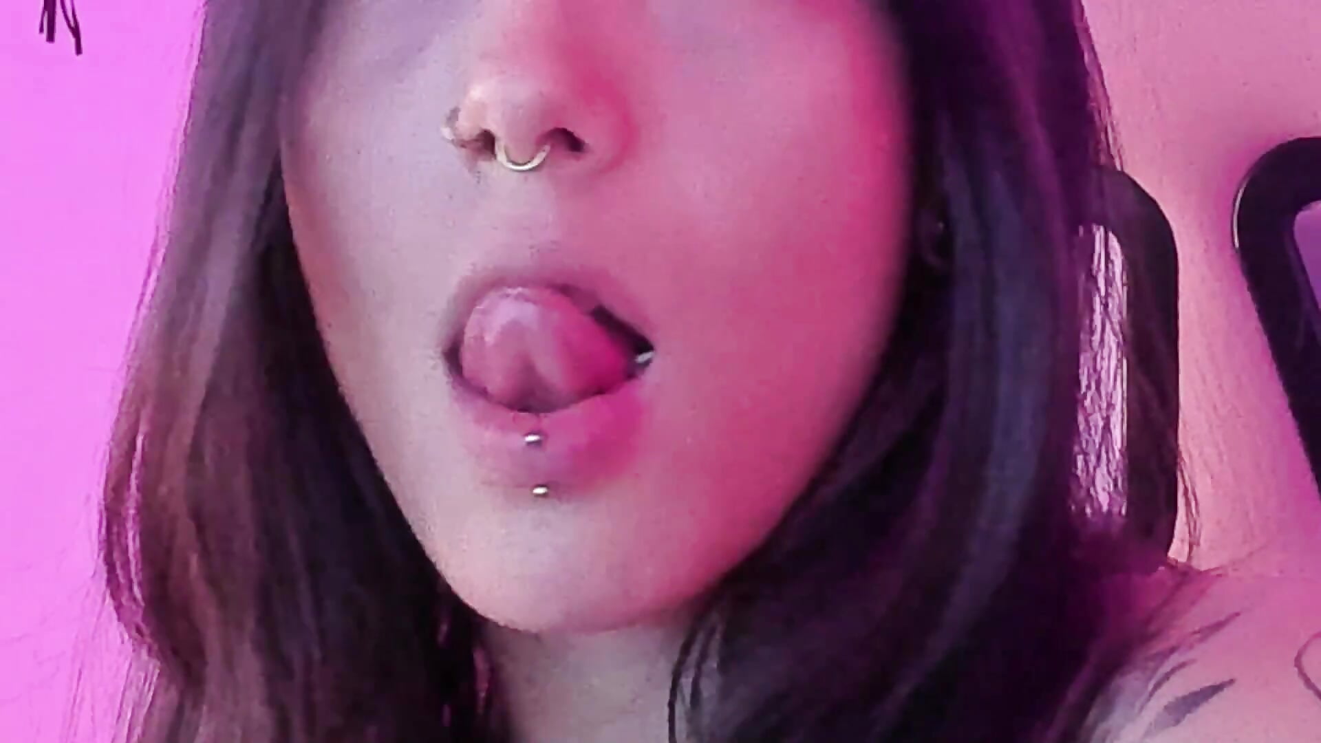Zoom to my face to be naughty with my tongue. 👅 - video by mishelkrave_ cam model