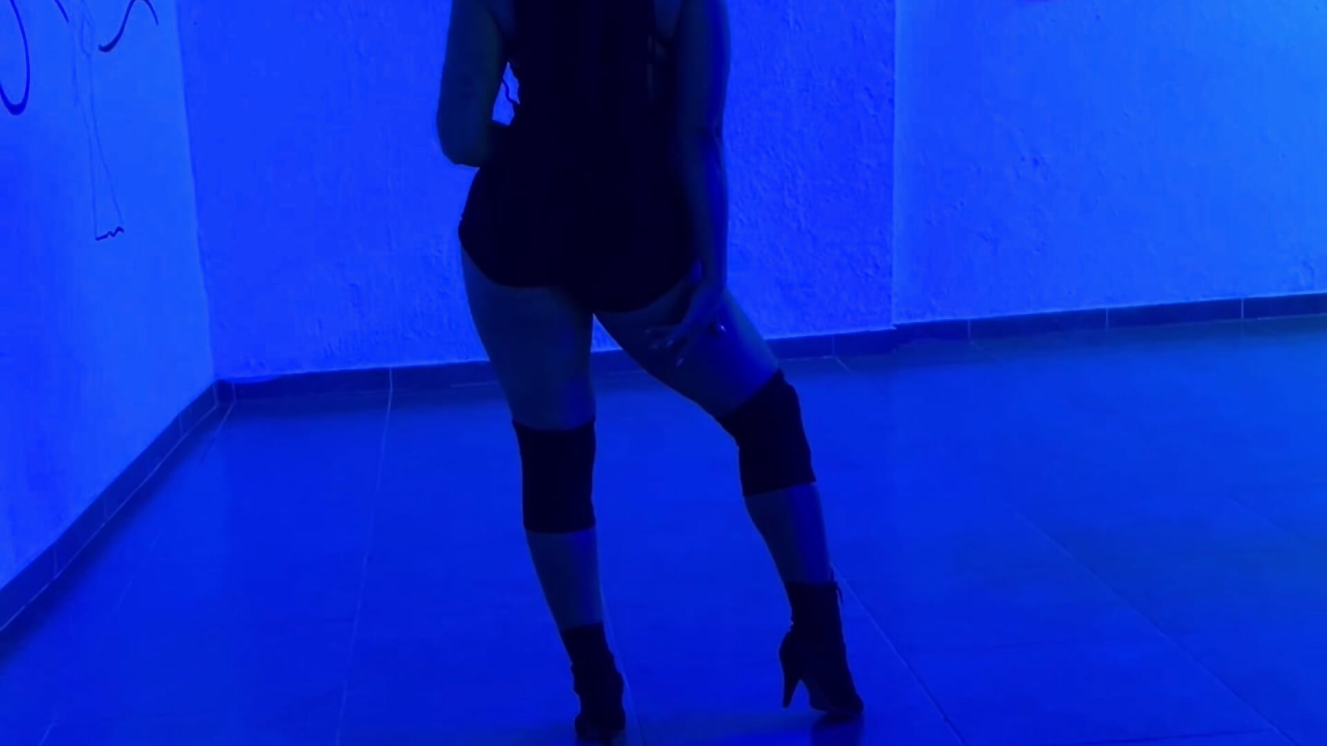 Samy dancing in Hig heels 👠 - video van Samara_Hadi_ cam-model