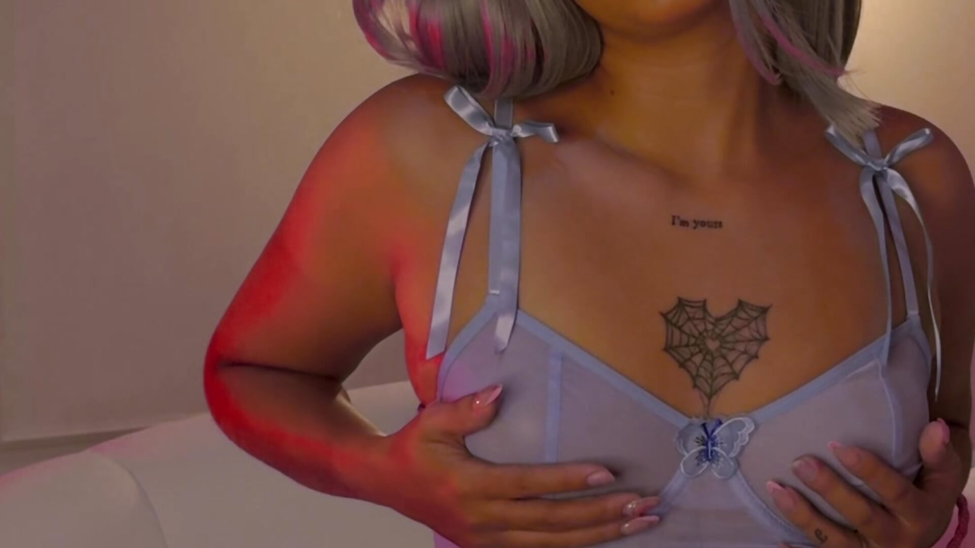 cu – video od webkamerové modelky emilysofiia