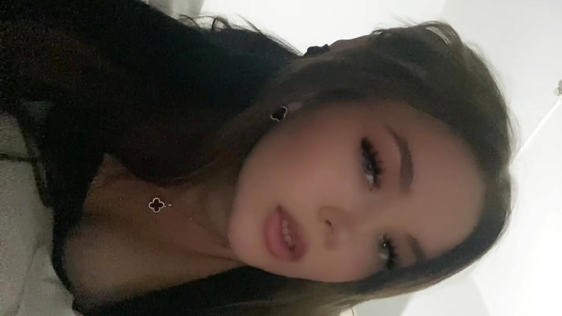 61cd7f5b097f4f058cef8d7f861ee236 - βίντεο μοντέλου Angelina_REU