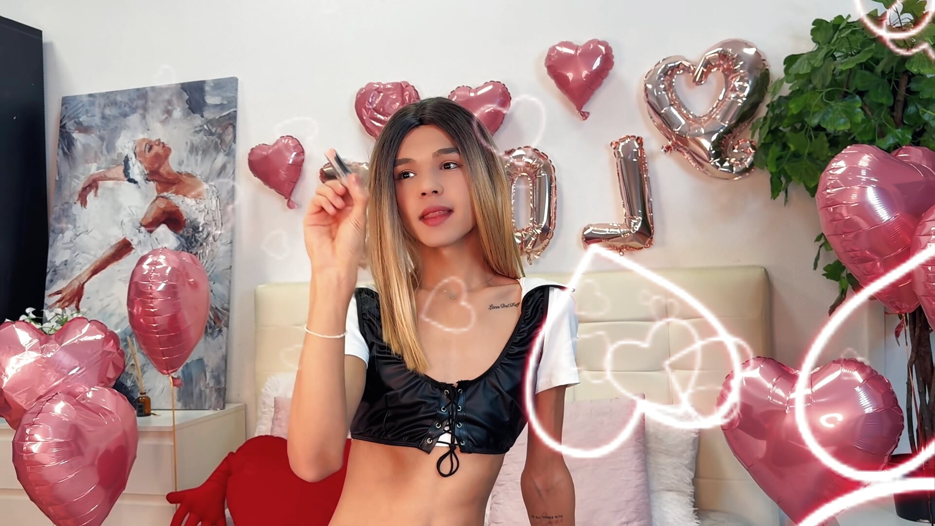 Love - video oleh MadonnaRossi kamera model