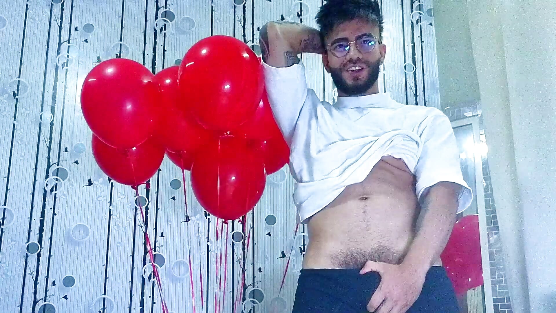 Be my Valentine and make me cum 🔥💦 Ballons player 🎈 - video di King_Draven3 modella di cam