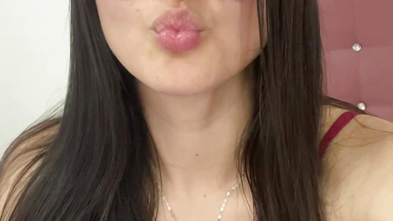 Kiss 💋❤️‍🔥 - video by Just_Isaa cam model