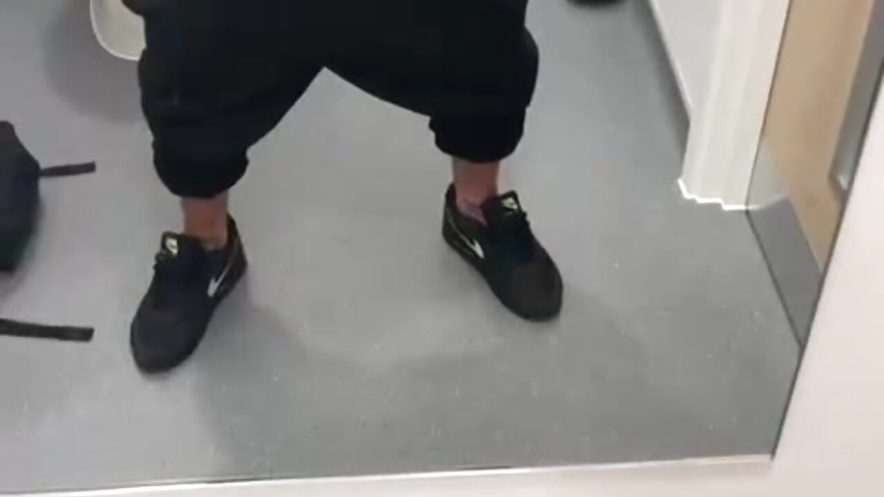 Gym Cumshot - video by monster_d_2025 cam model