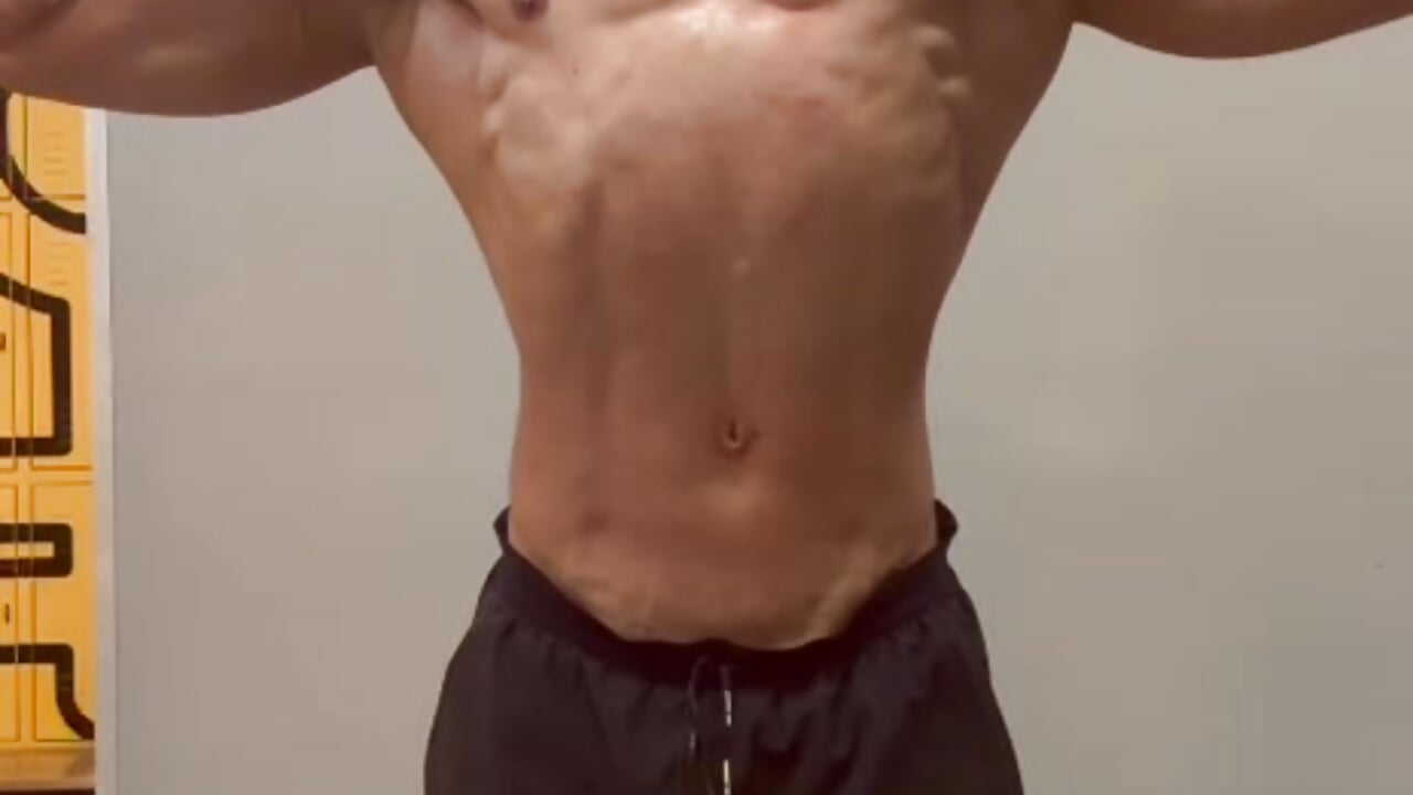 Every muscle in my body is ready to... - vidéo du modèle de showcams Lucio__Fox