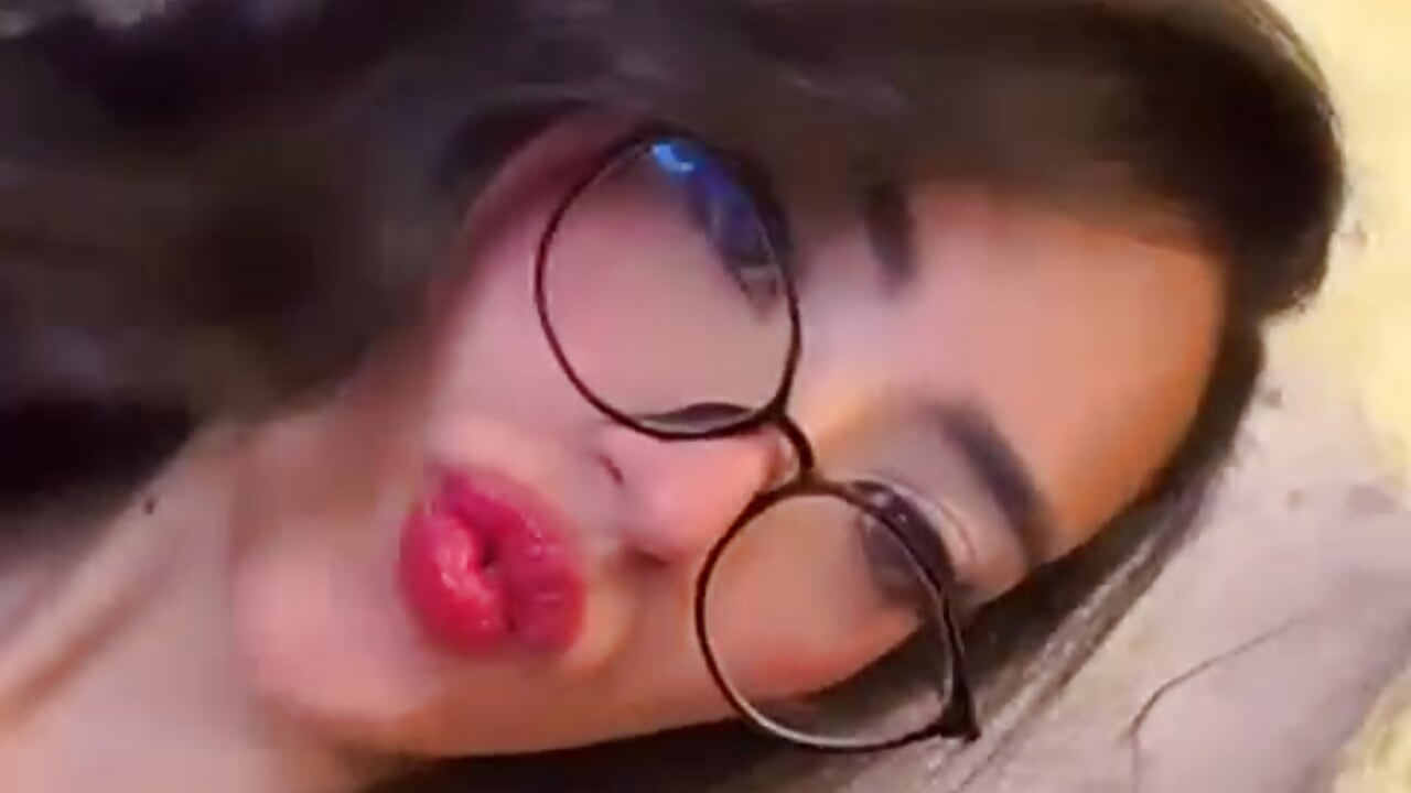 hi babes - video by lissafeniix_ cam model