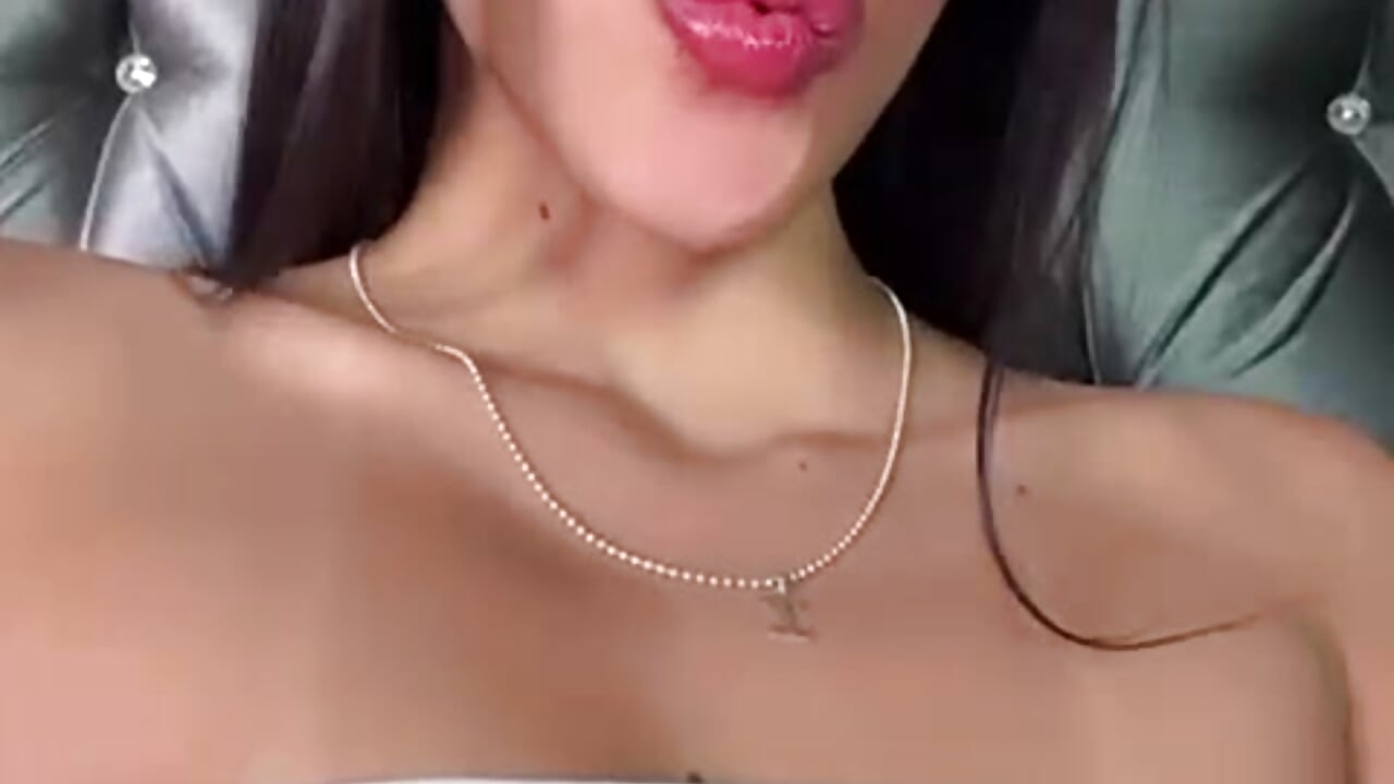 Come, play with me ... if you dare 💦🌺 - video by lissafeniix_ cam model