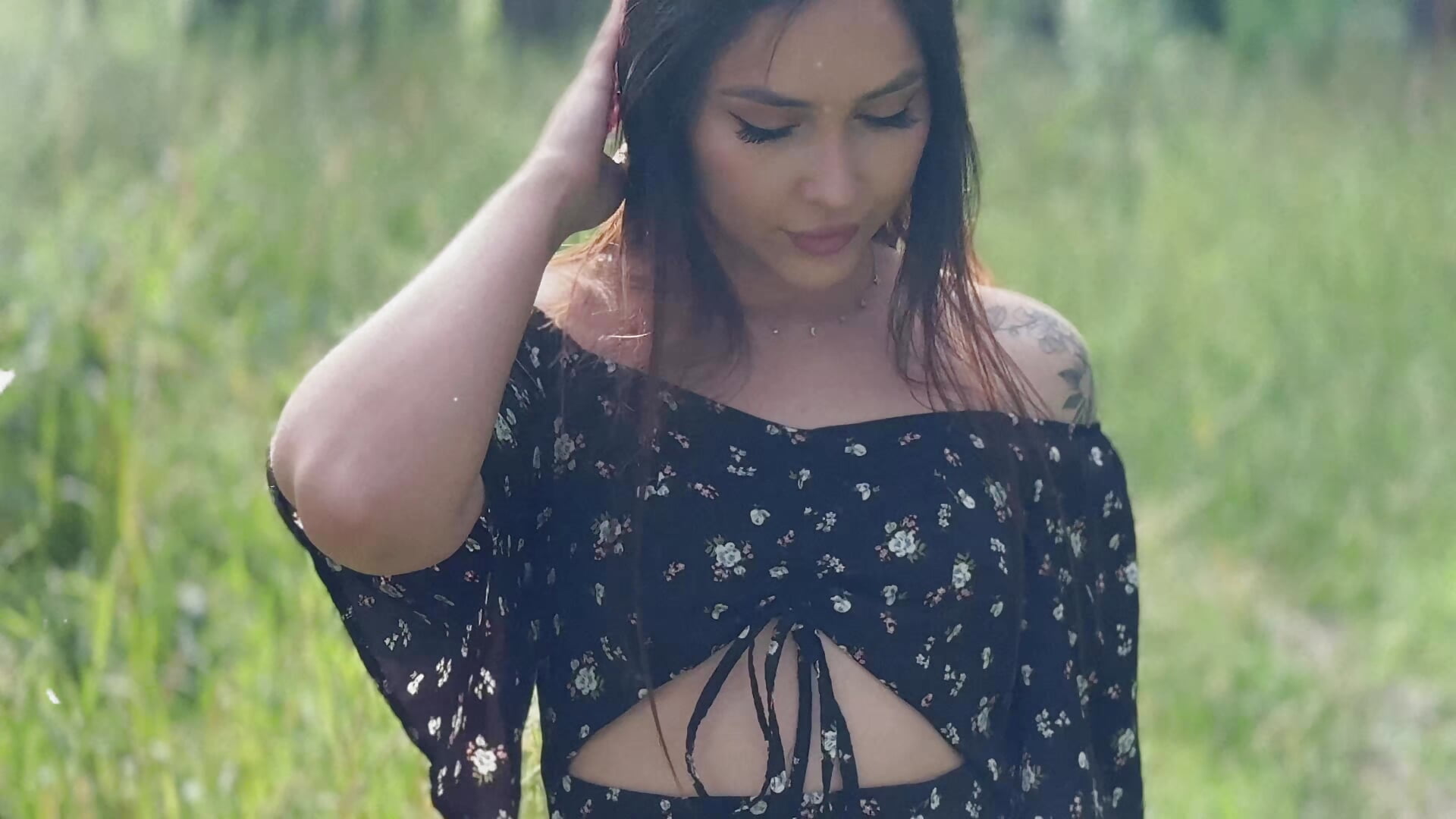 Summertime - video by CarolineGuthrie cam model