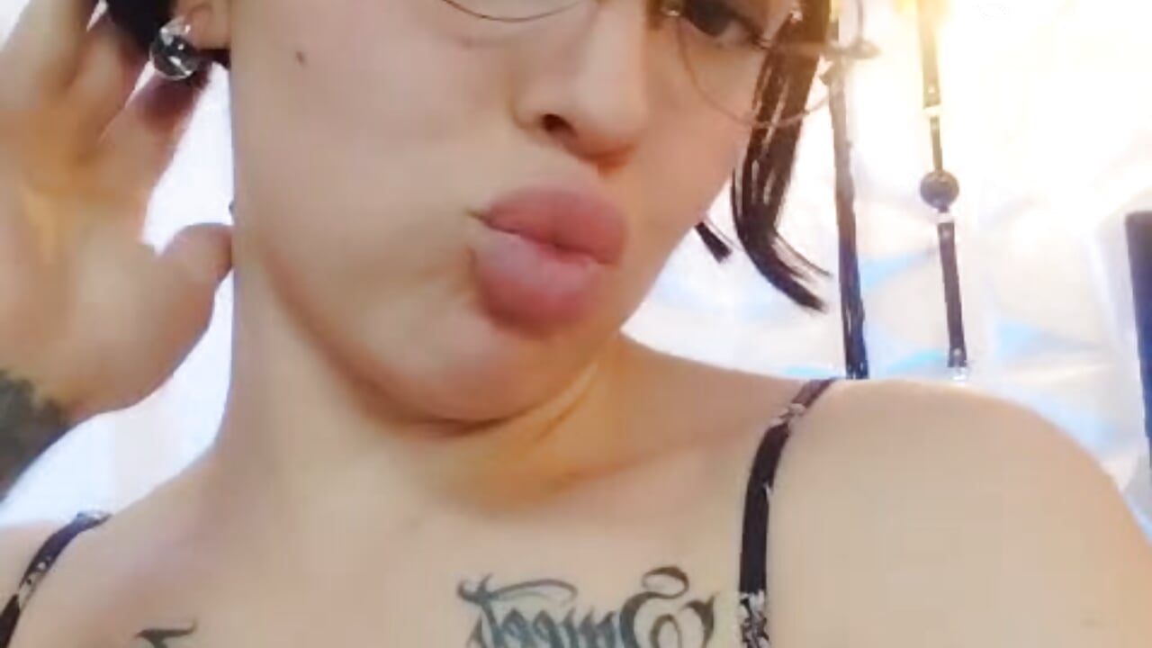 tender look 😍 - video by VeroHands cam model