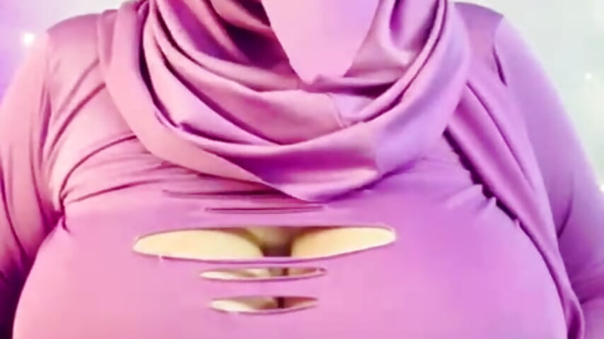 Press play and lose control. 💋 - video by salma_isawwii cam model