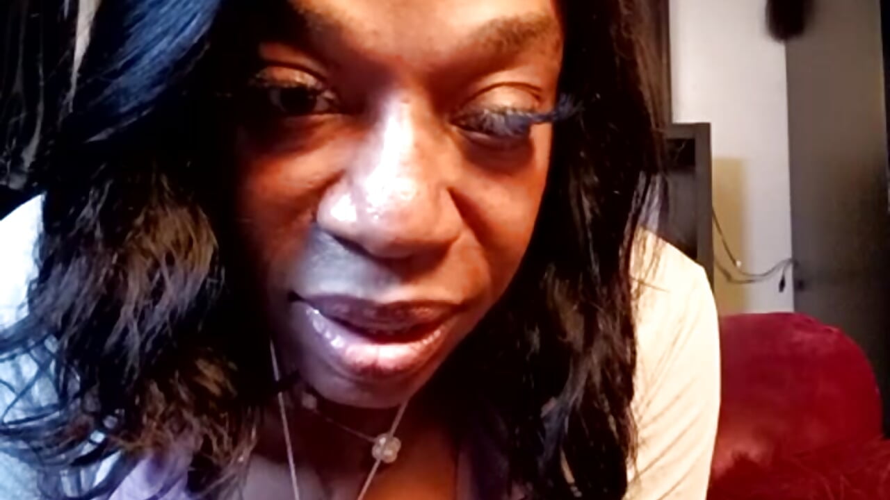 Your Desire is  my Pleasure - video di Kennady_Buxum_Goddess modella di cam