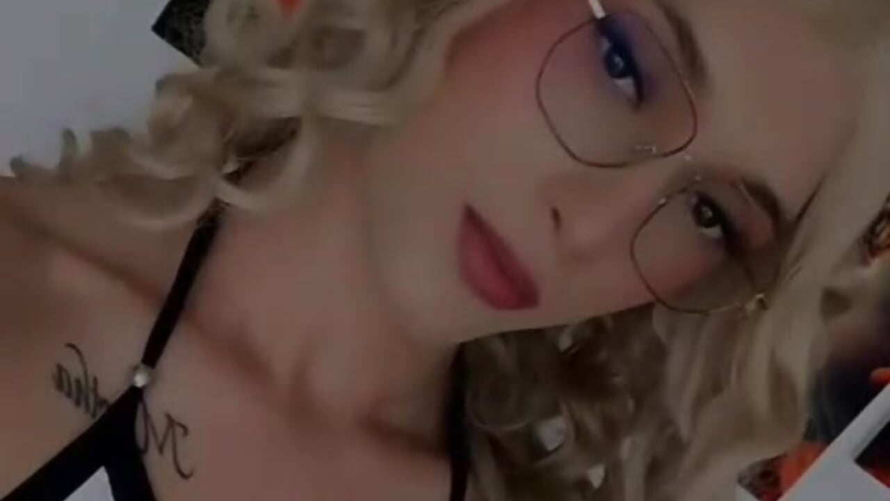 Cute Blonde :3 - video van Macarena_05 cam-model