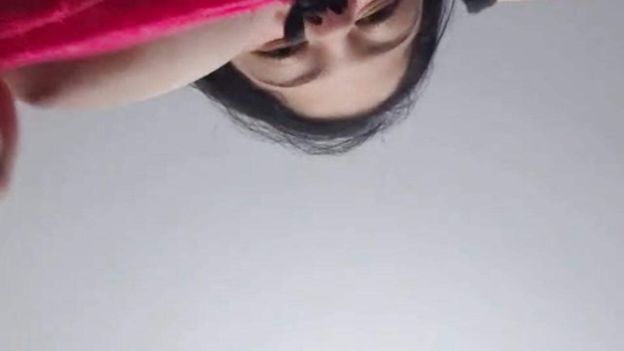 Enjoy my huge tits - video by greiccy_20 cam model