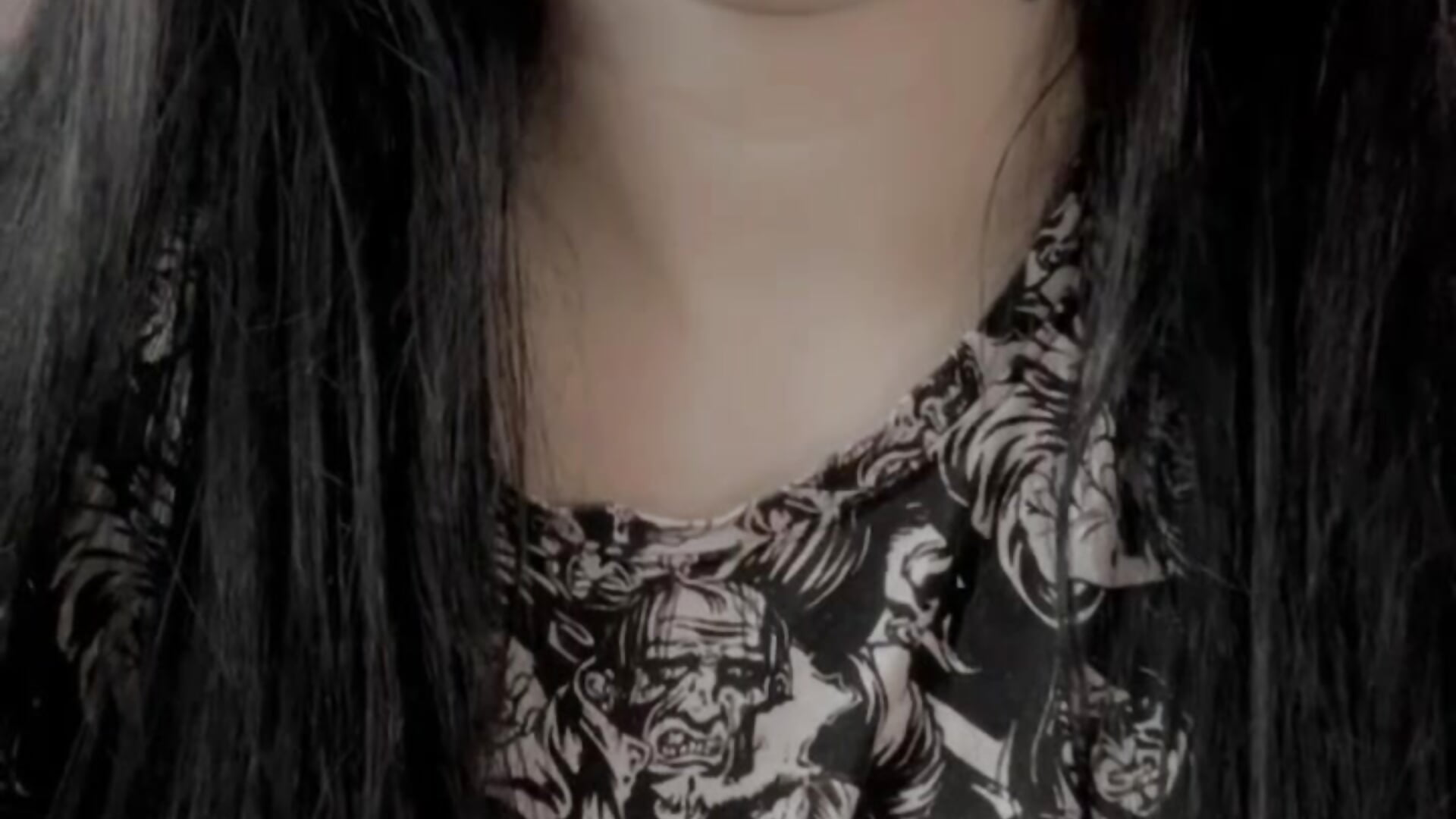 tongue action - vidéo du modèle de showcams Crystal_somnia