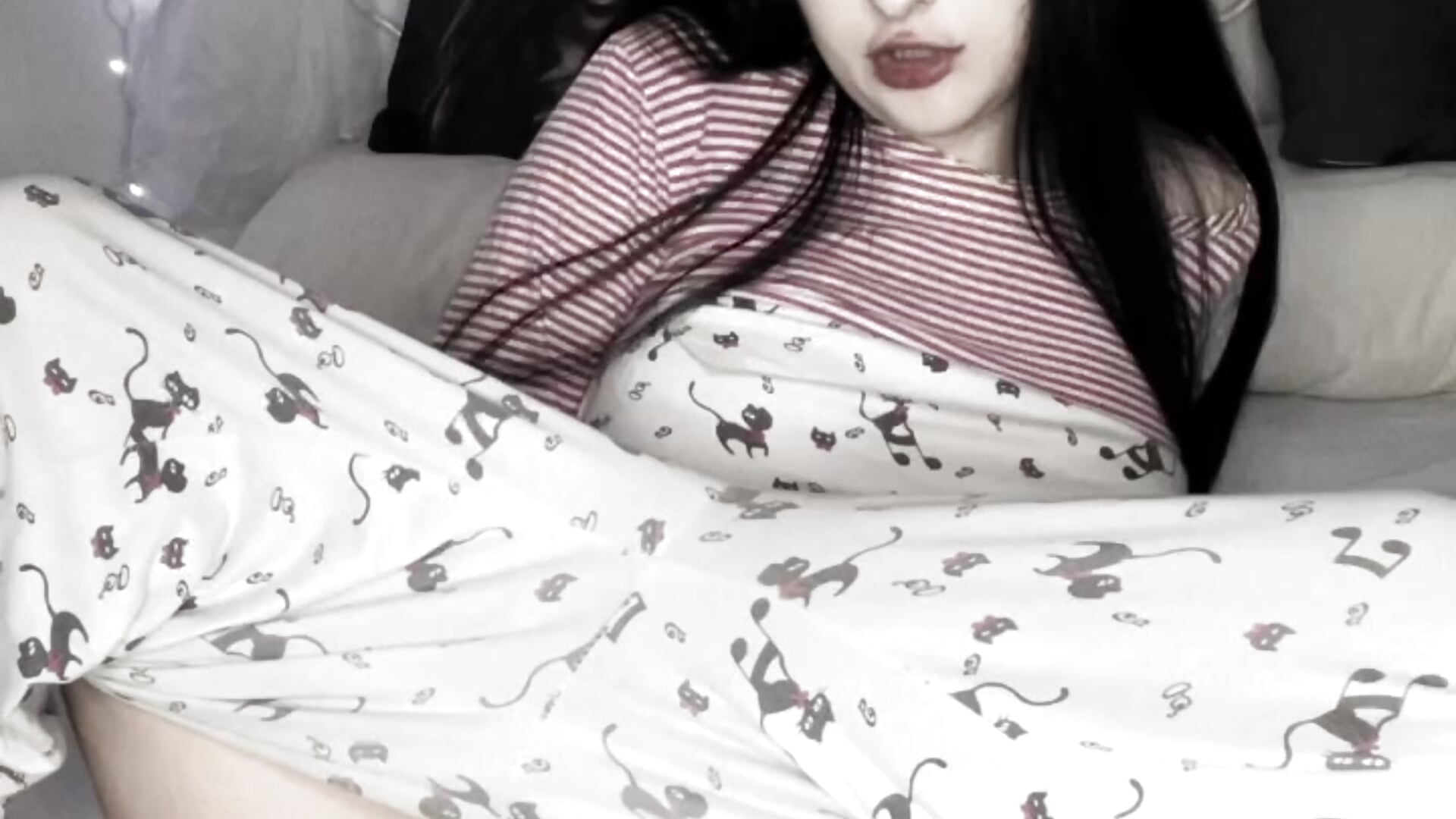 𝒫𝓁𝒶𝓎𝒾𝓃𝑔 𝒾𝓃 𝓂𝓎 𝓅𝒶𝒿𝒶𝓂𝒶𝓈 ∠( ᐛ 」∠)＿ - vidéo du modèle de showcams Crystal_somnia