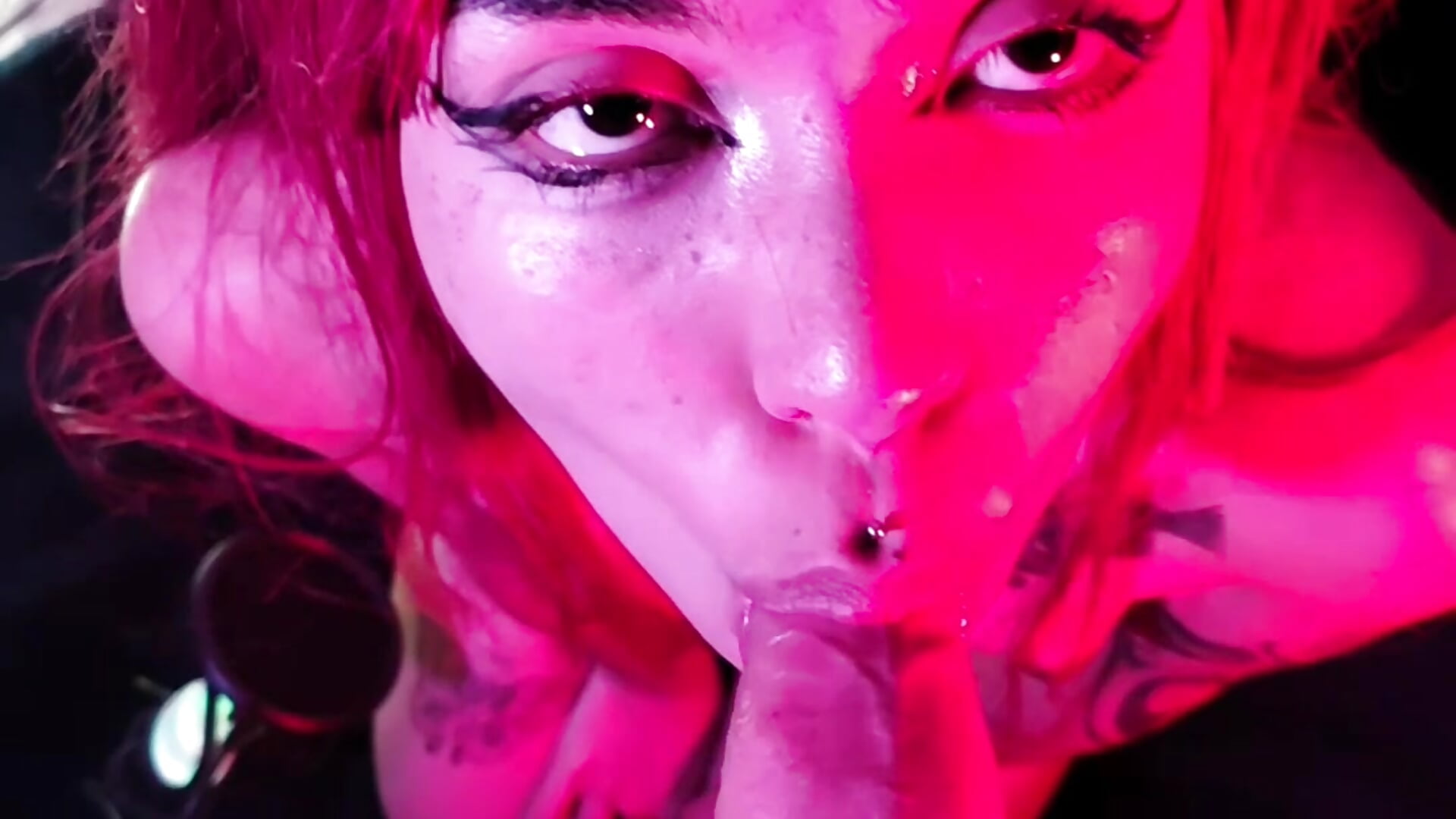 Real Bj under red light🫦💦 - dark__nymph 캠 모델의 동영상