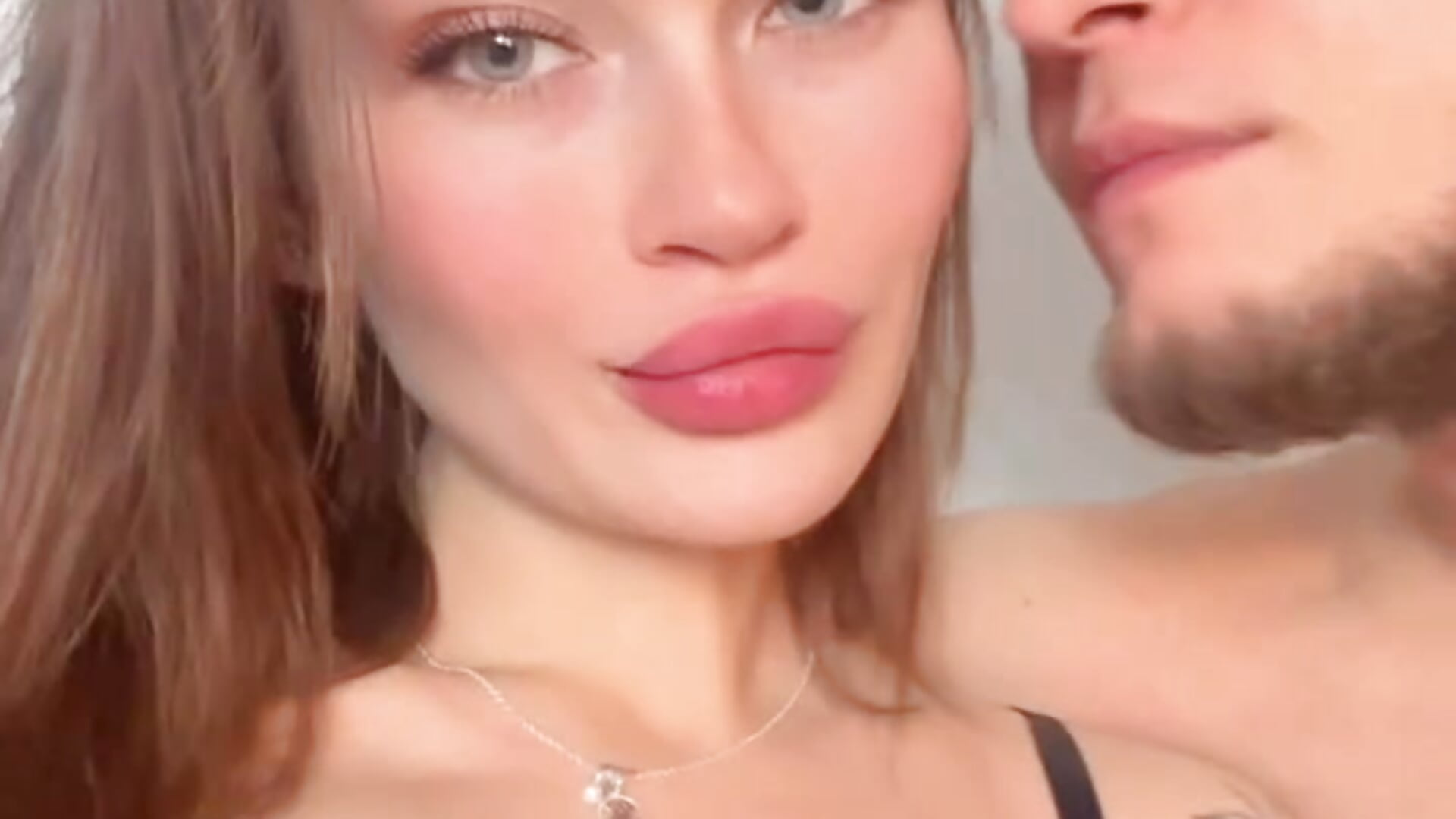 kiss kiss - video by Petal_Couple cam model