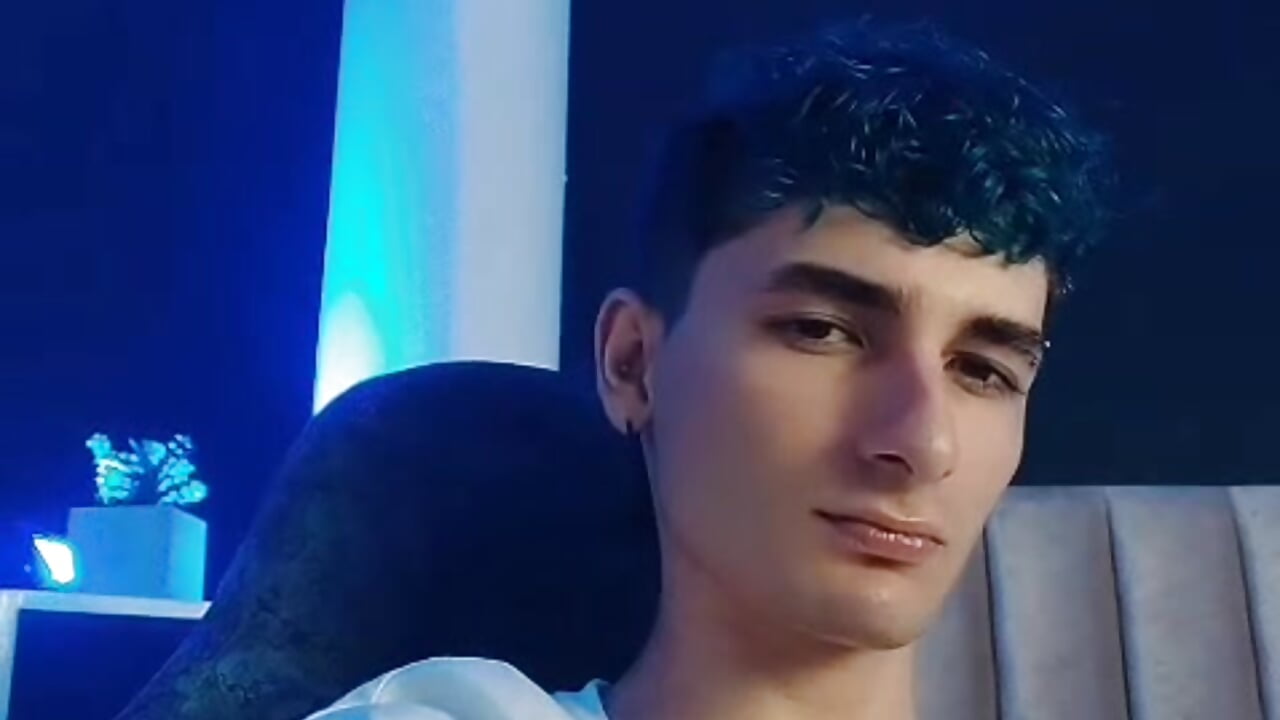 hello 🧩 - video by JaydenVillalobos cam model